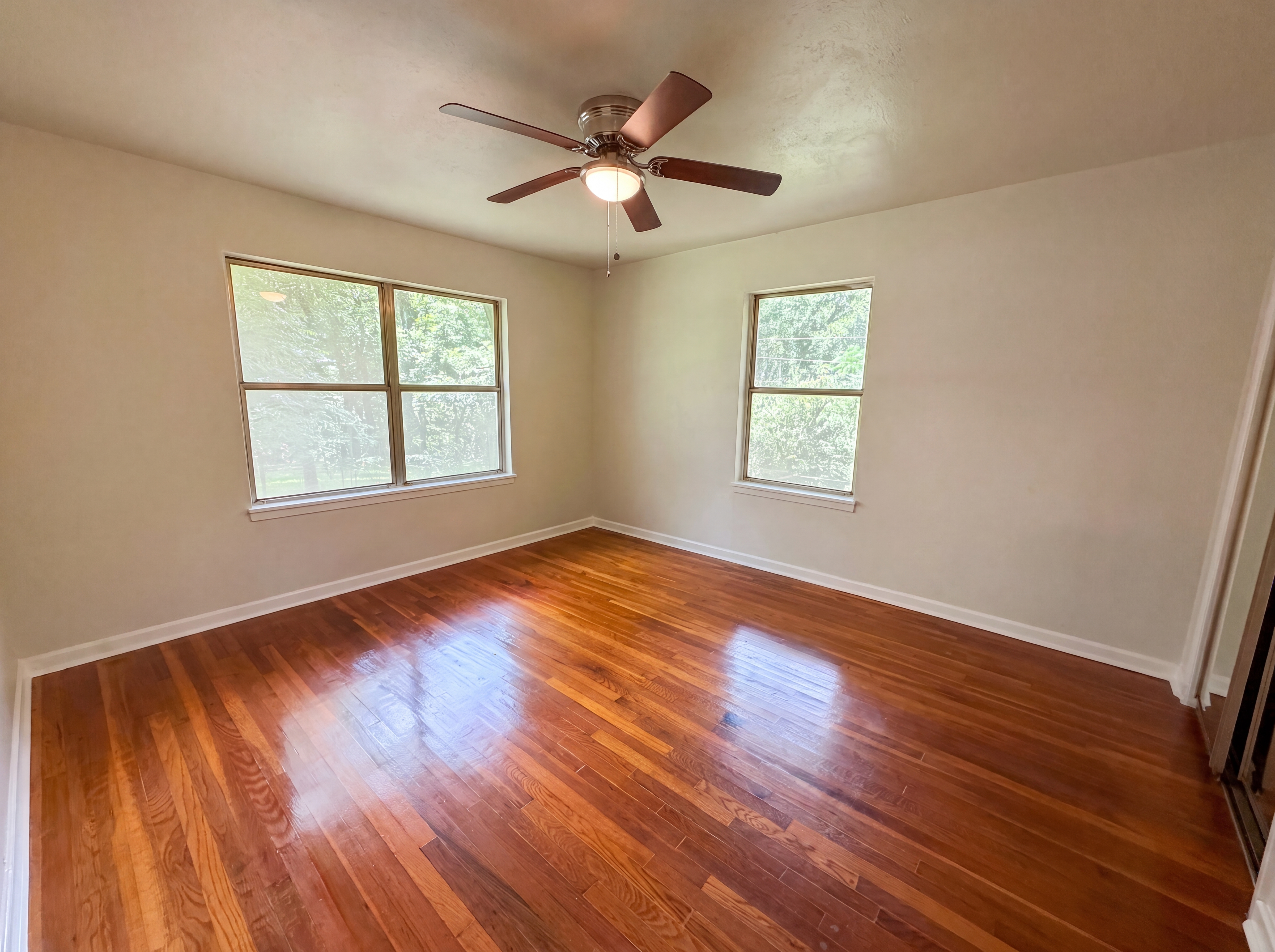 Photo 10 of 17 of 202 Vanshire Rd W, Lakeside, TX