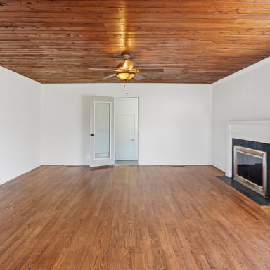 Property photo 3 of 210 Gale Dr NE