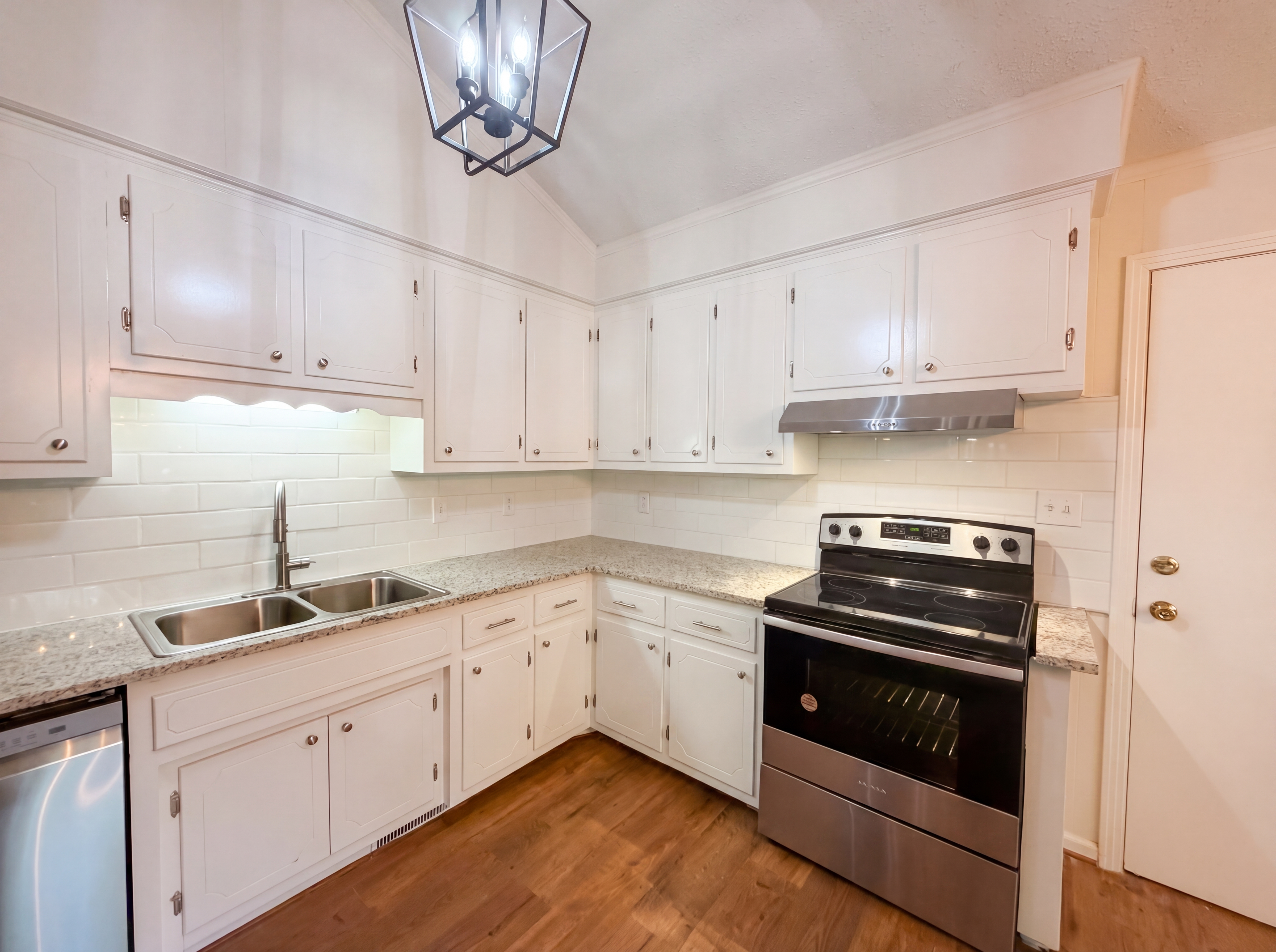 Photo 10 of 23 of 242 Kingswood Dr, Clarksville, TN