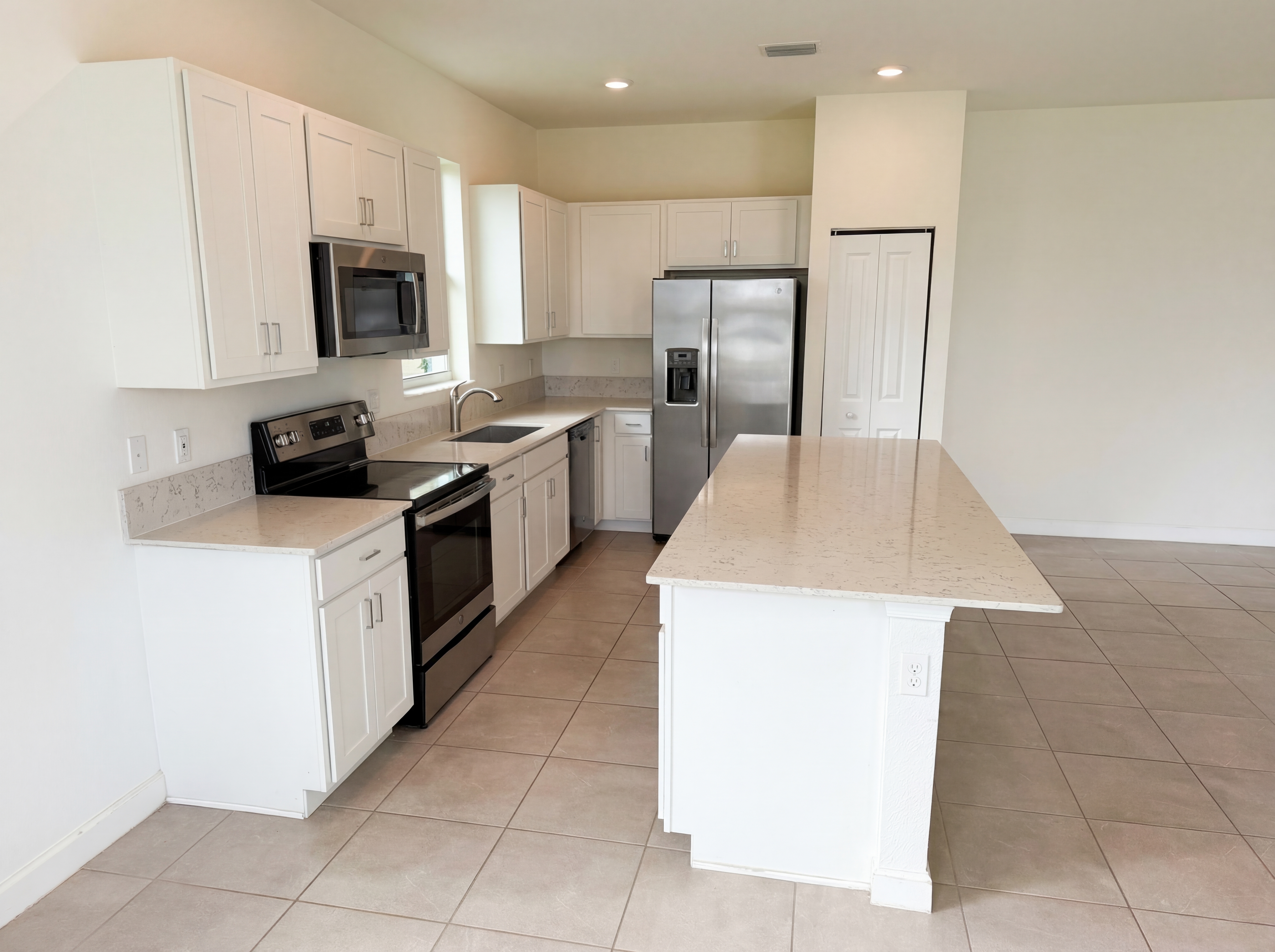 Photo 19 of 28 of 12473 NW Lynch Ln, Port Saint Lucie, FL