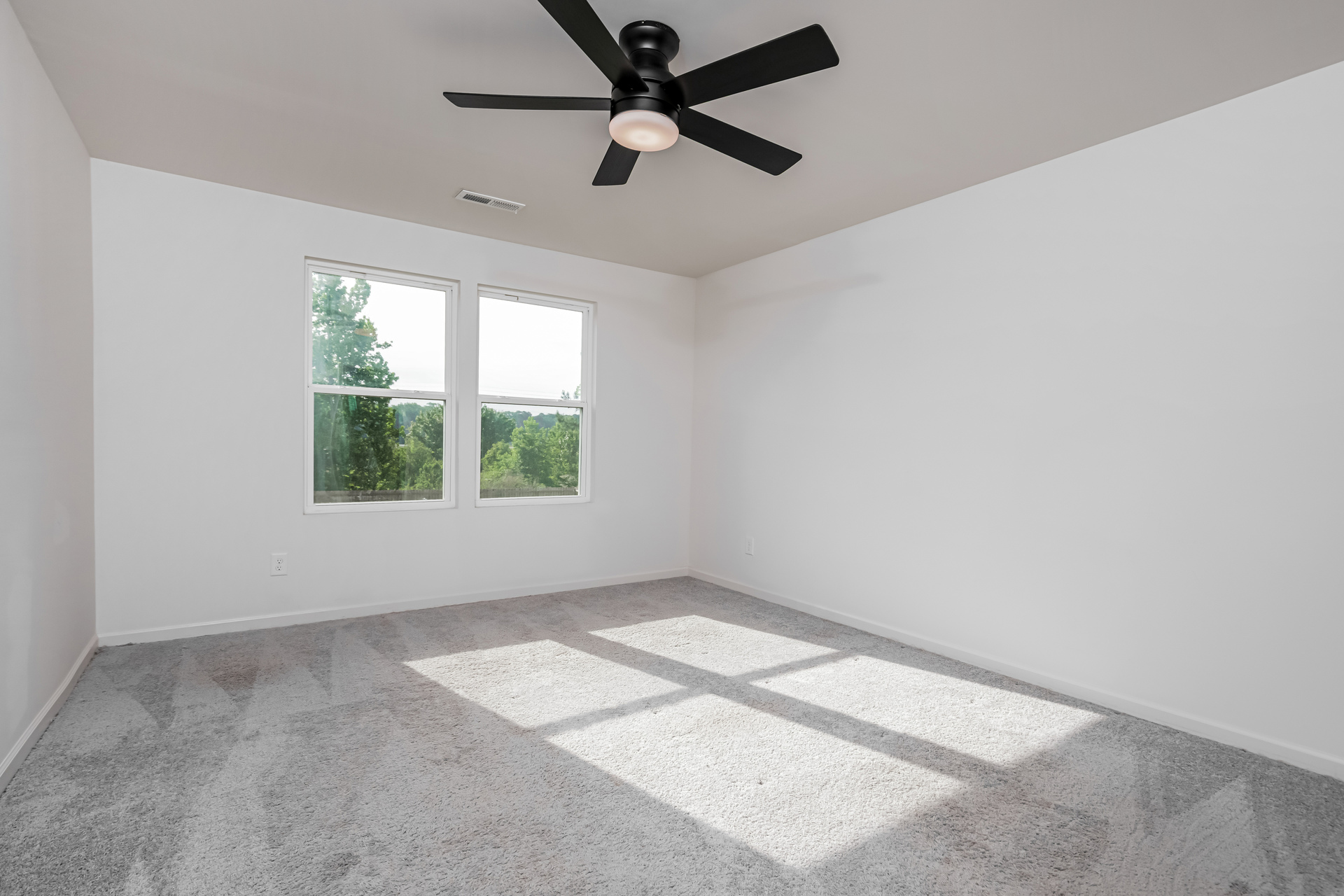 Photo 8 of 22 of 3411 Woodwind Ct, Kinston, NC