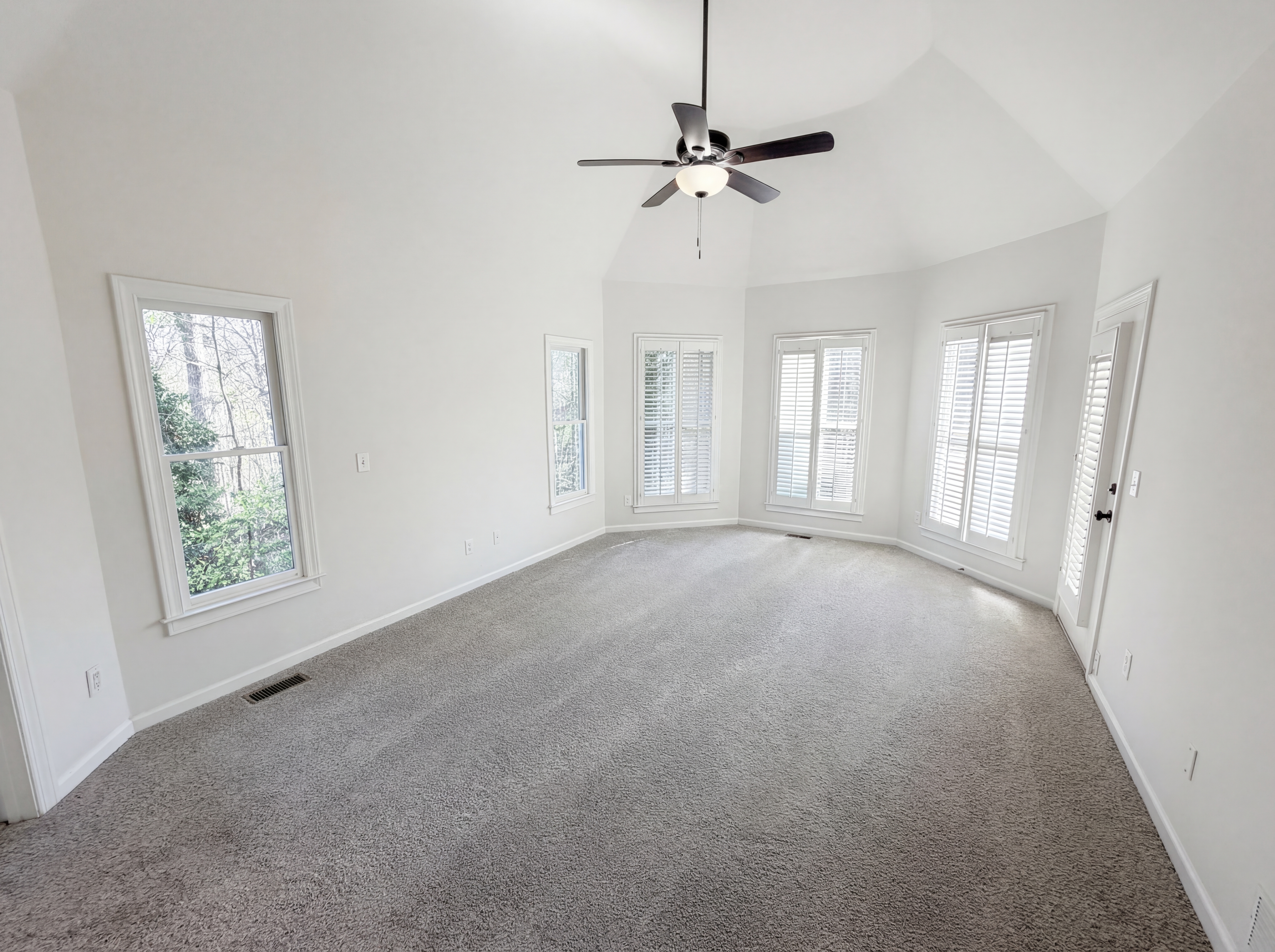 Photo 14 of 25 of 5011 Lake Holw, Douglasville, GA