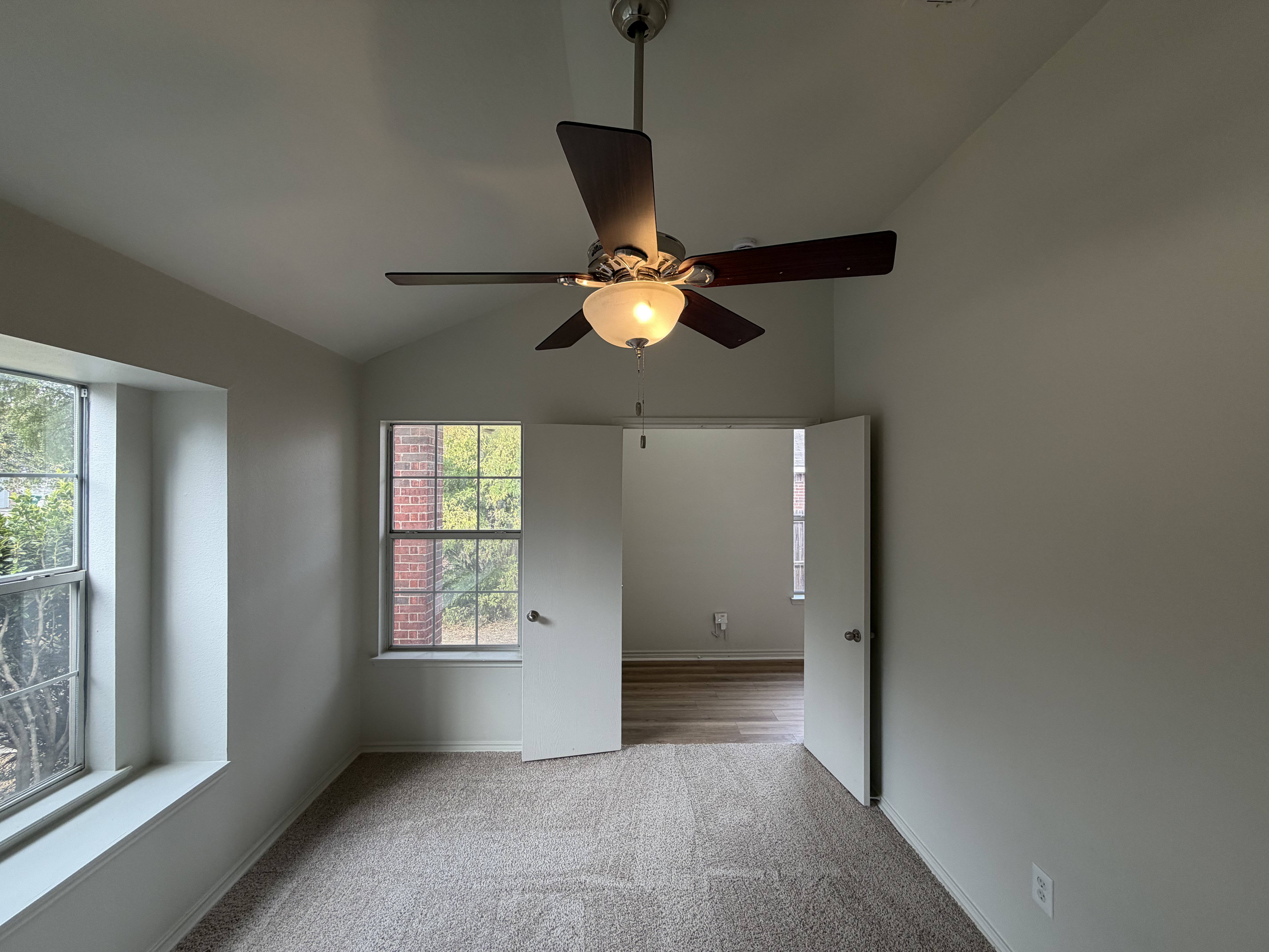 Photo 11 of 20 of 825 Dixon Ln, Denton, TX
