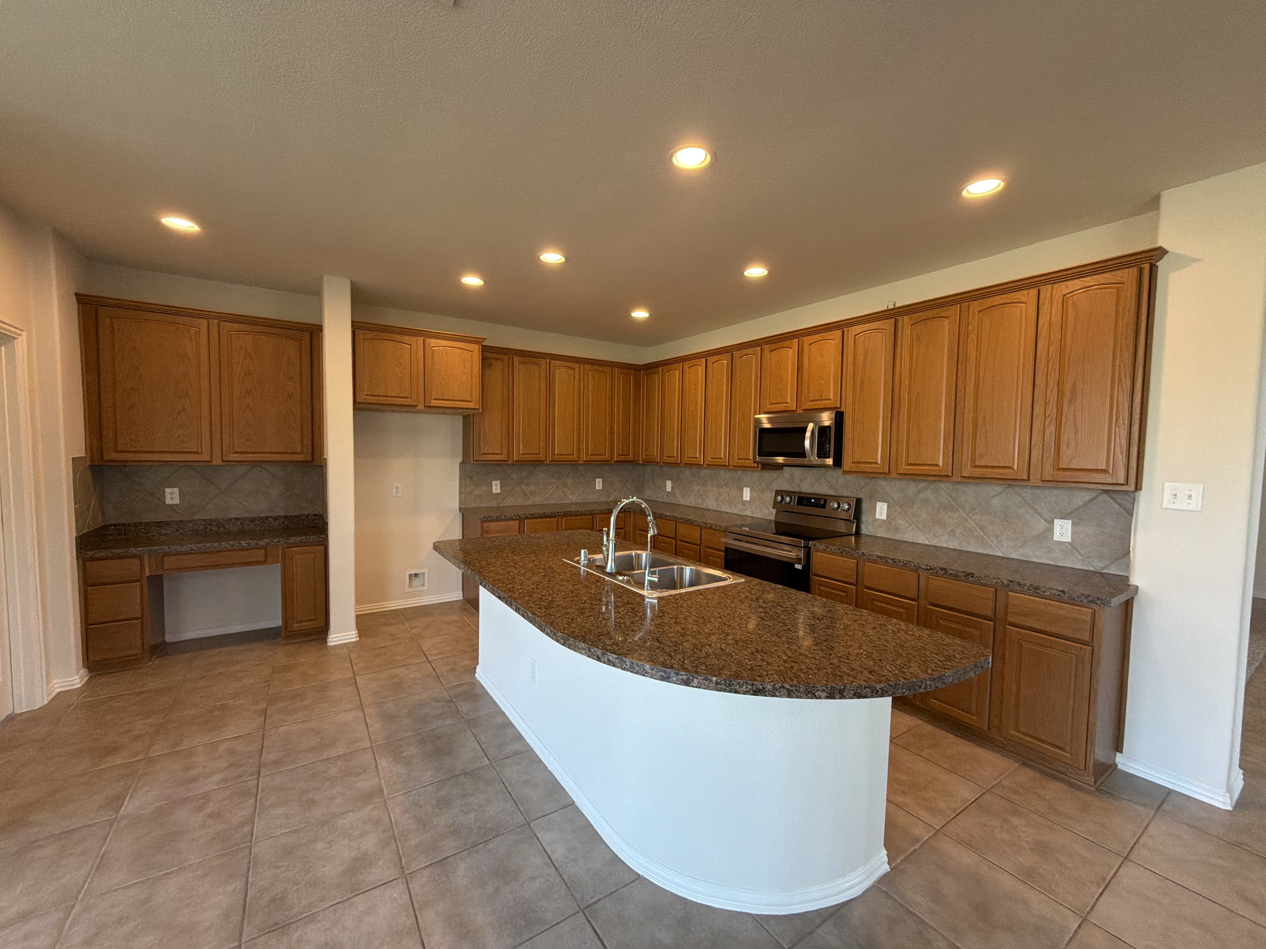 Photo 6 of 32 of 2030 Uvalde Dr, Forney, TX