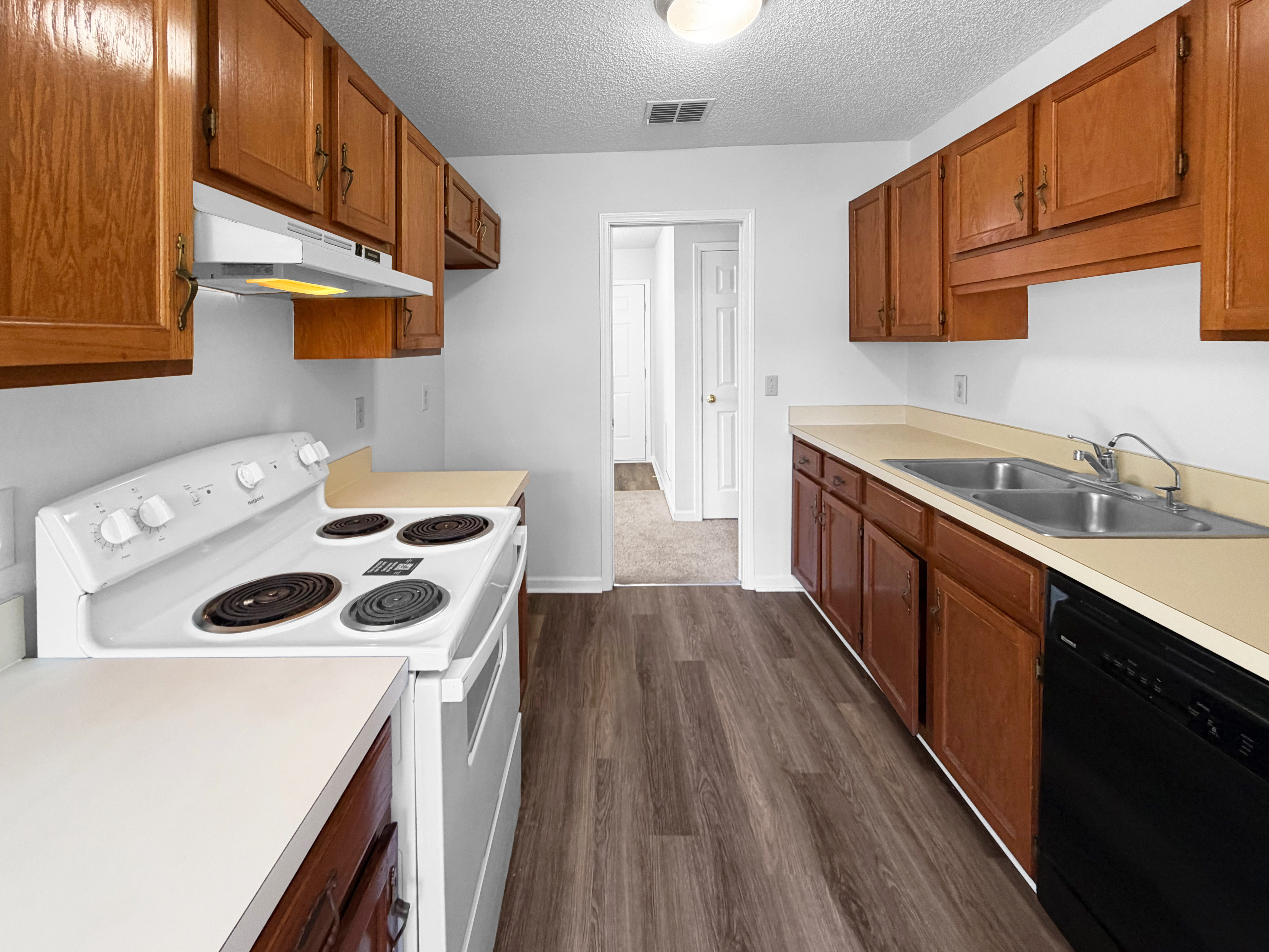 Photo 2 of 14 of 3580 Jamestown Ln, Jacksonville, FL