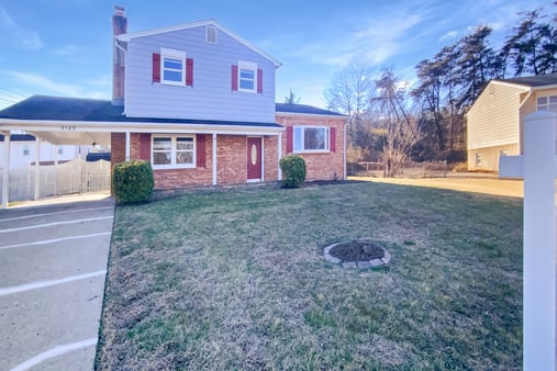 Photo 1 of 24 of 4145 Bassett Ct, Dumfries, VA