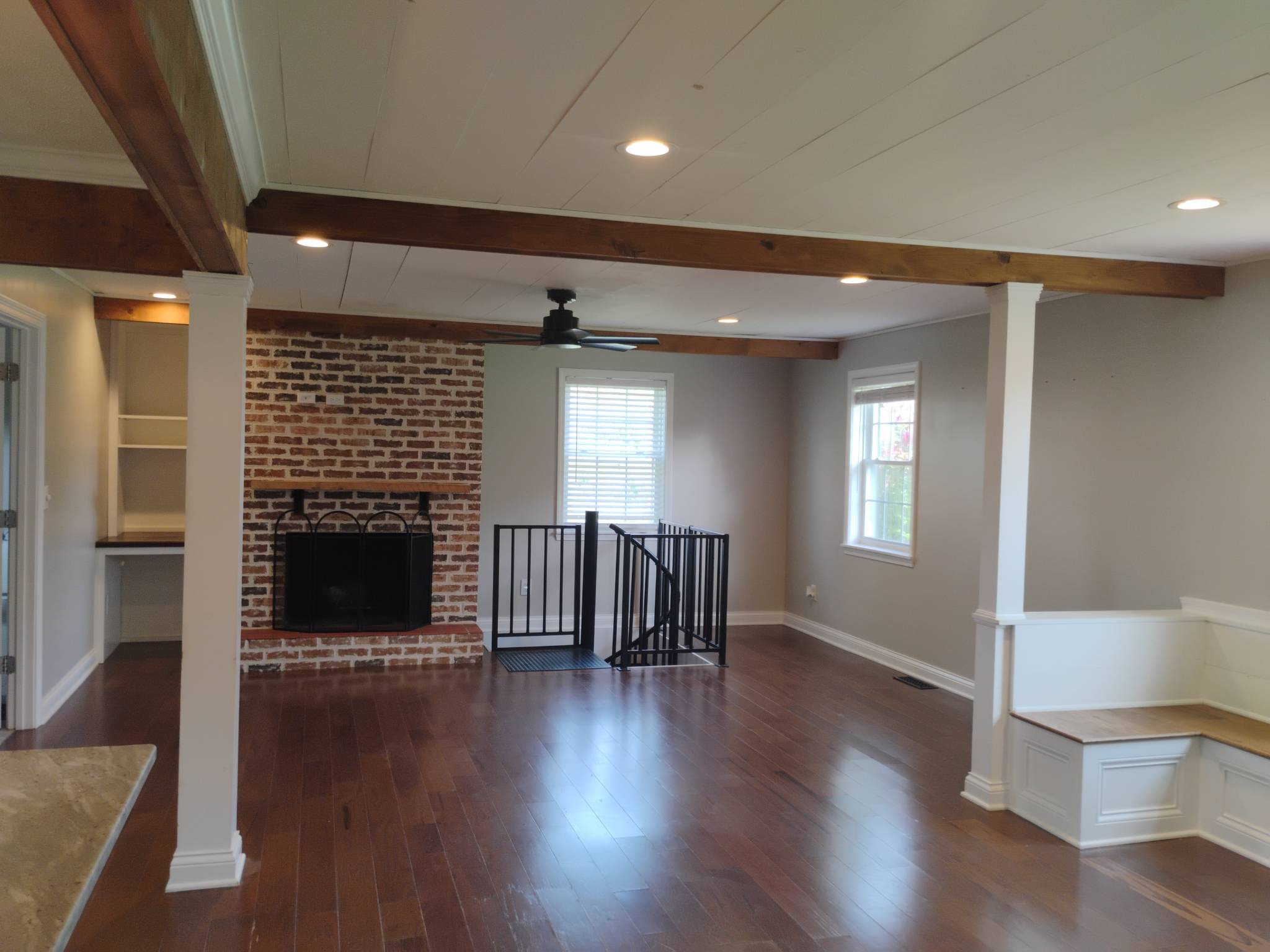 Photo 3 of 33 of 61 Loys Dr, Columbia, KY