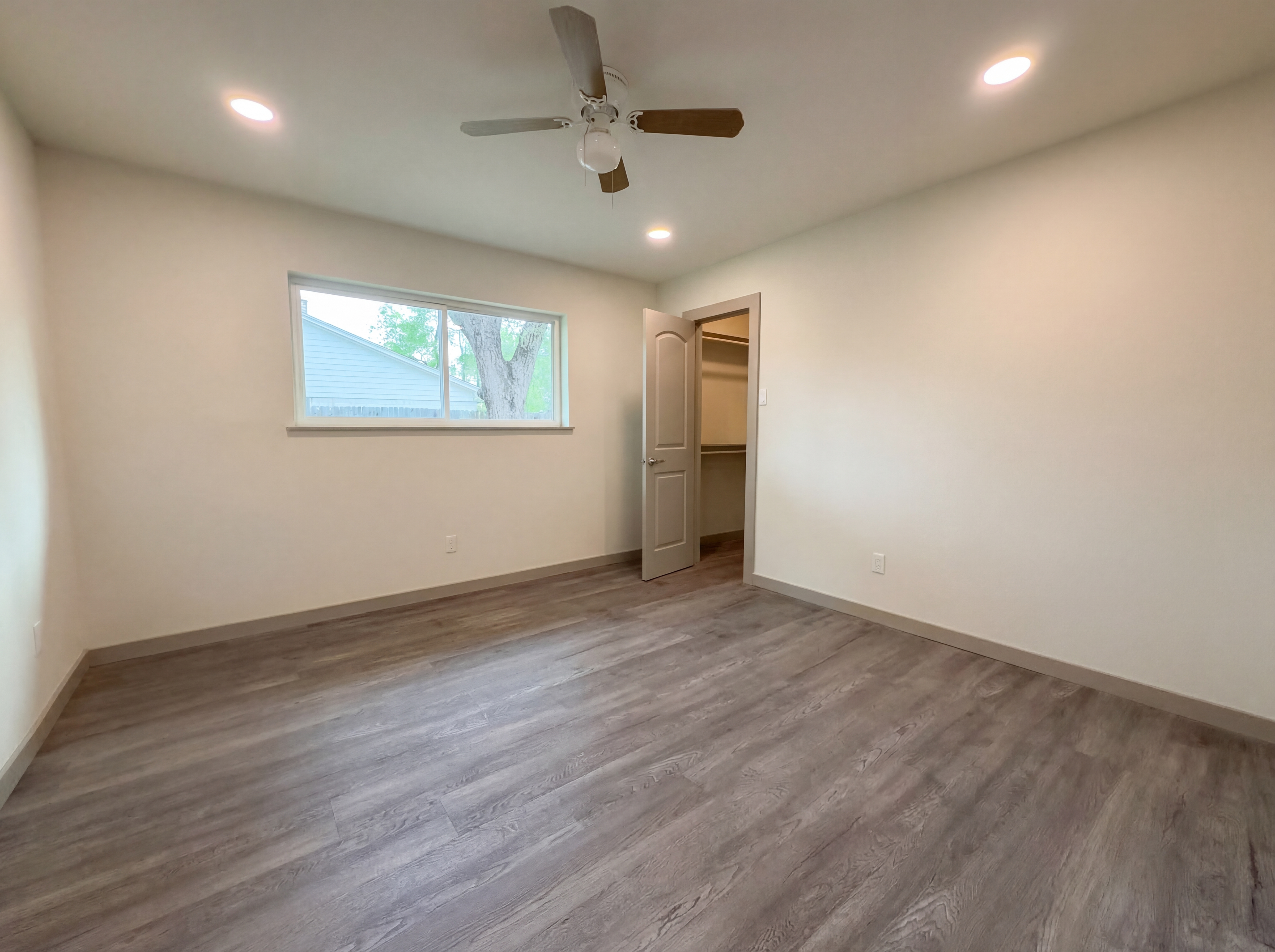 Photo 4 of 19 of 10726 Sugar Hill Dr, Houston, TX