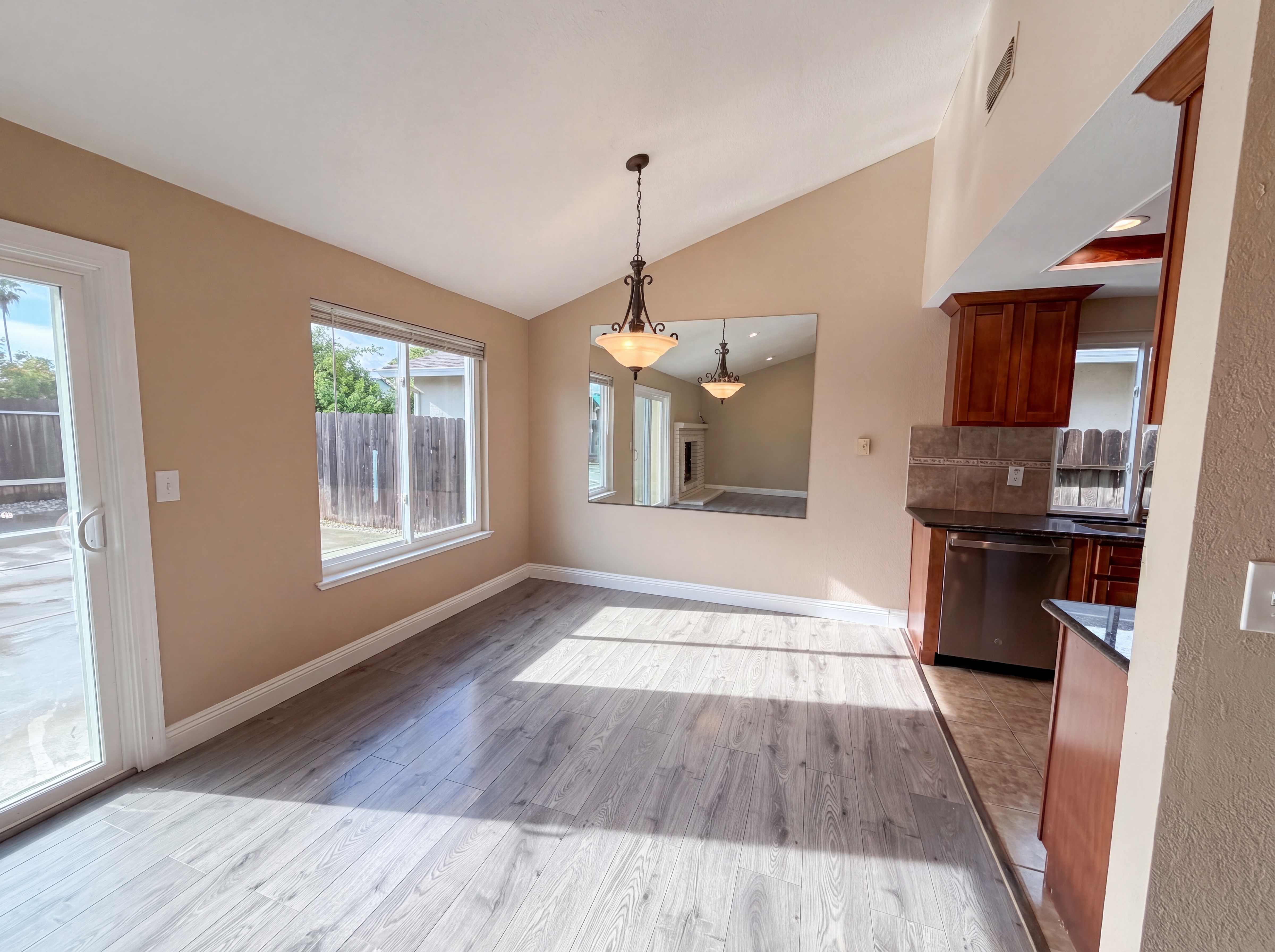 Photo 7 of 20 of 8232 Moorhaven Way, Sacramento, CA