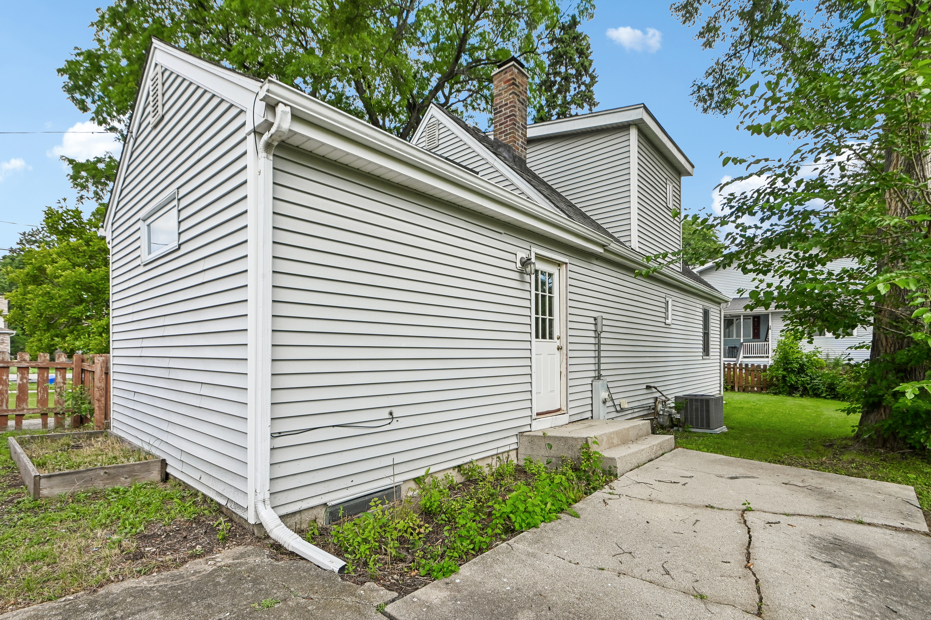 Photo 66 of 72 of 4811 Roslyn Rd, Downers Grove, IL
