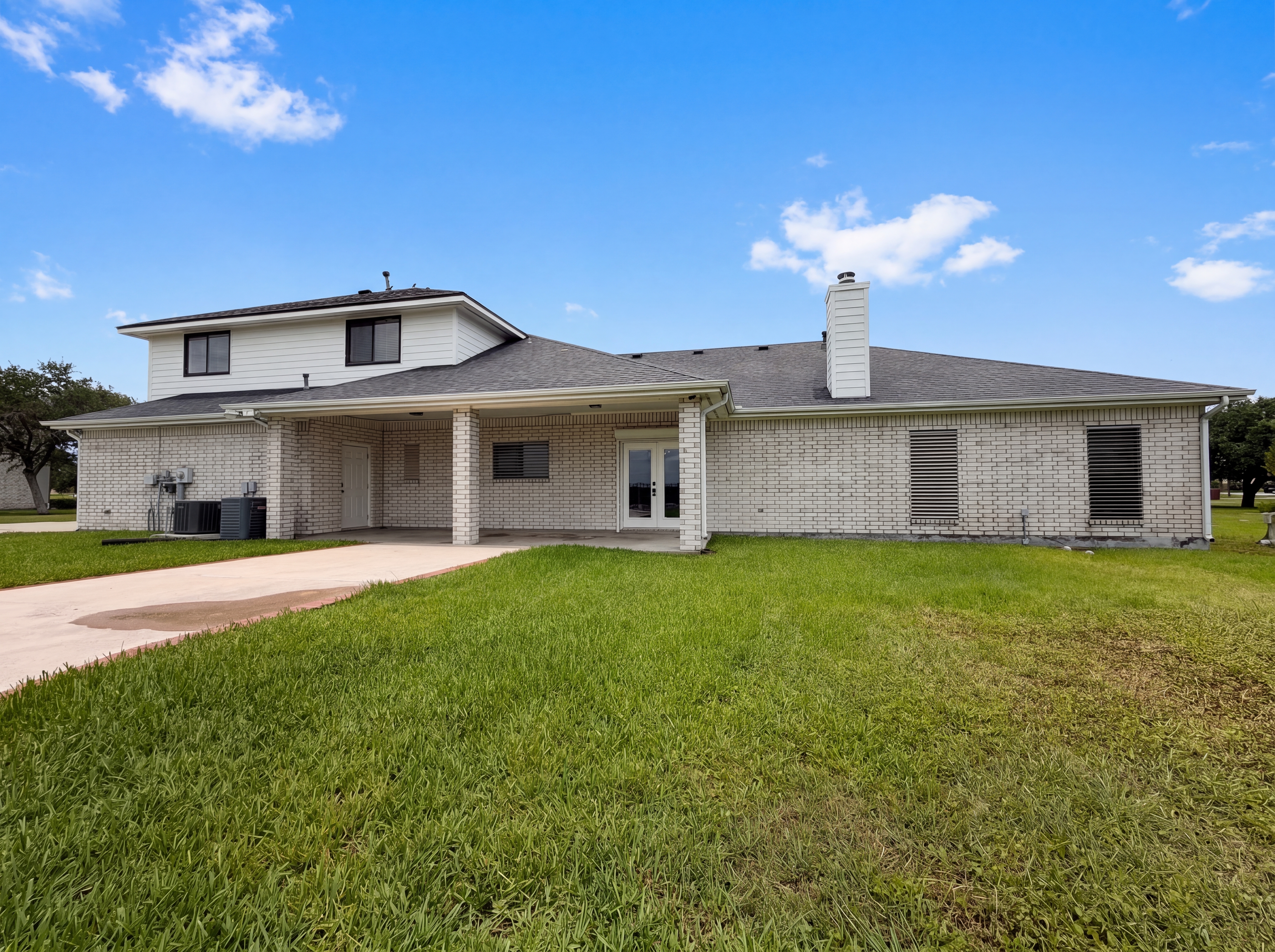 Photo 5 of 20 of 6041 King Trl, Corpus Christi, TX