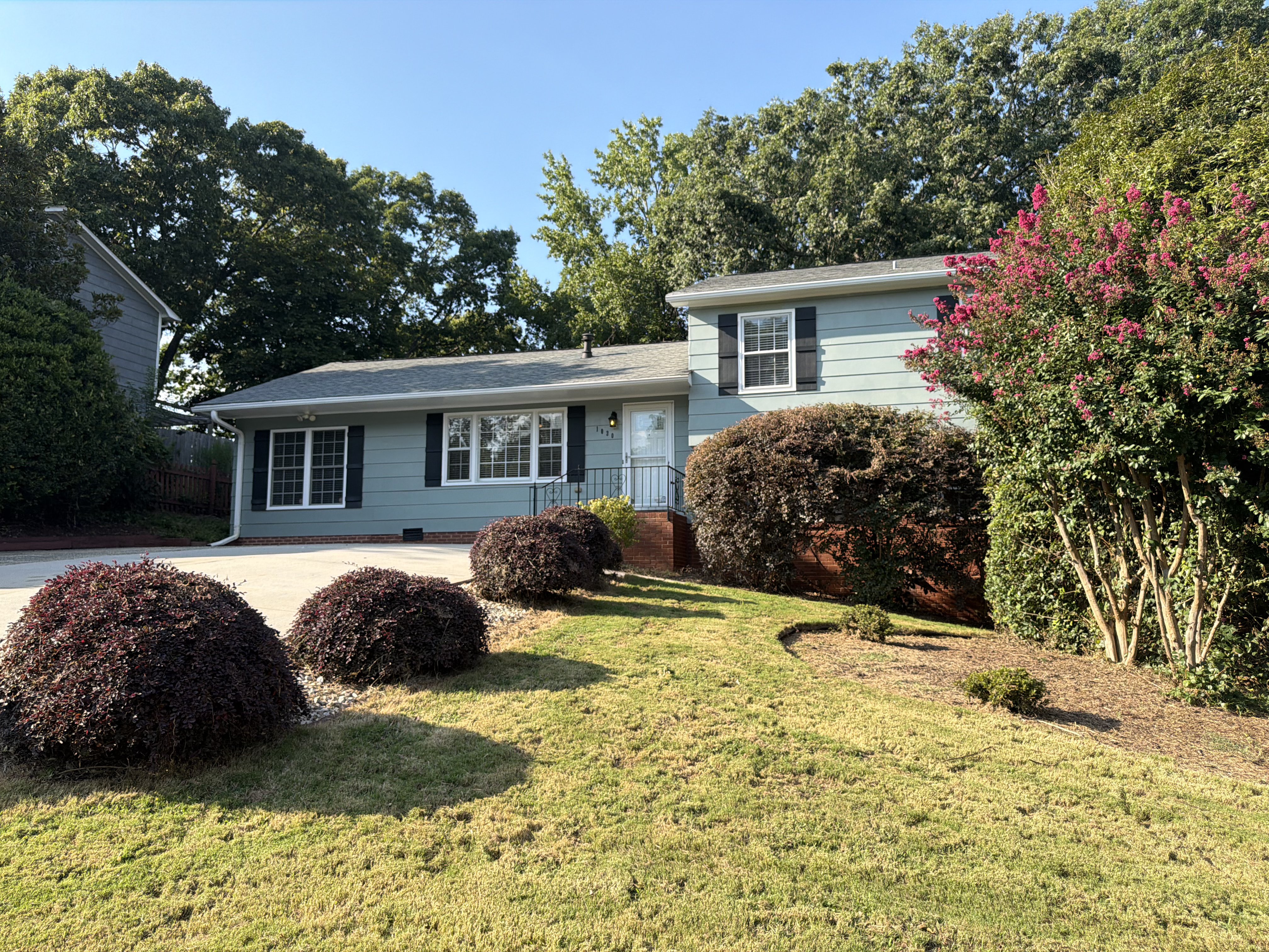 Photo 7 of 41 of 1030 McLaughlin Dr, Charlotte, NC