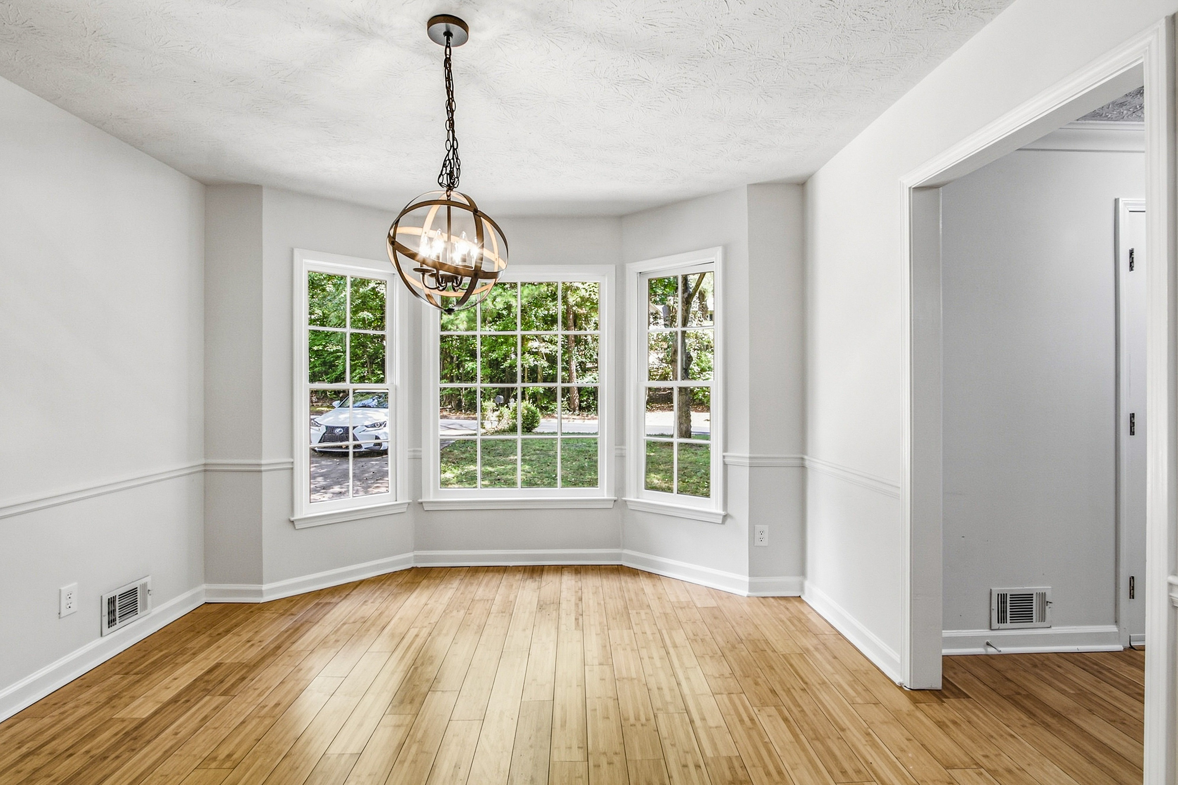 Photo 11 of 29 of 1039 Plantation Blvd SE, Conyers, GA