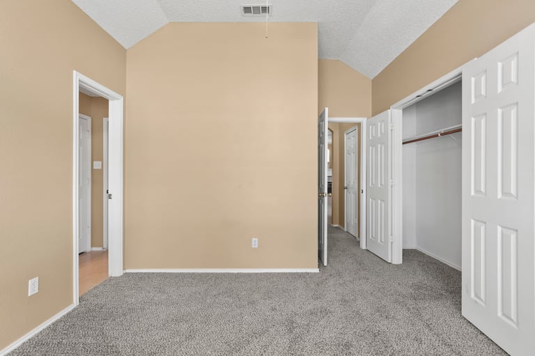 Photo 15 of 26 - 5028 San Jacinto Dr, Haltom City, TX 76137