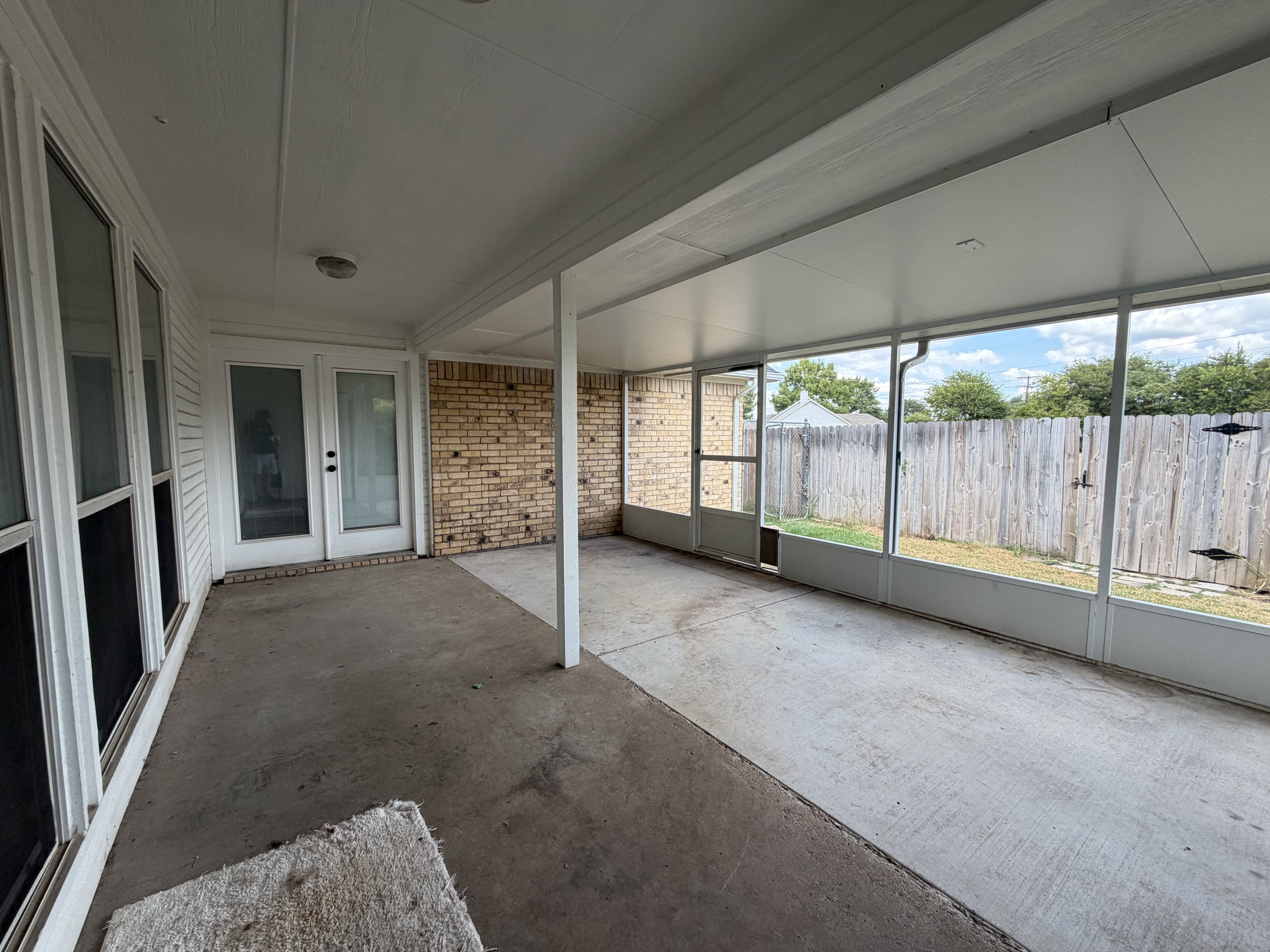 Photo 16 of 17 of 1623 W Pleasant Dr, Midlothian, TX
