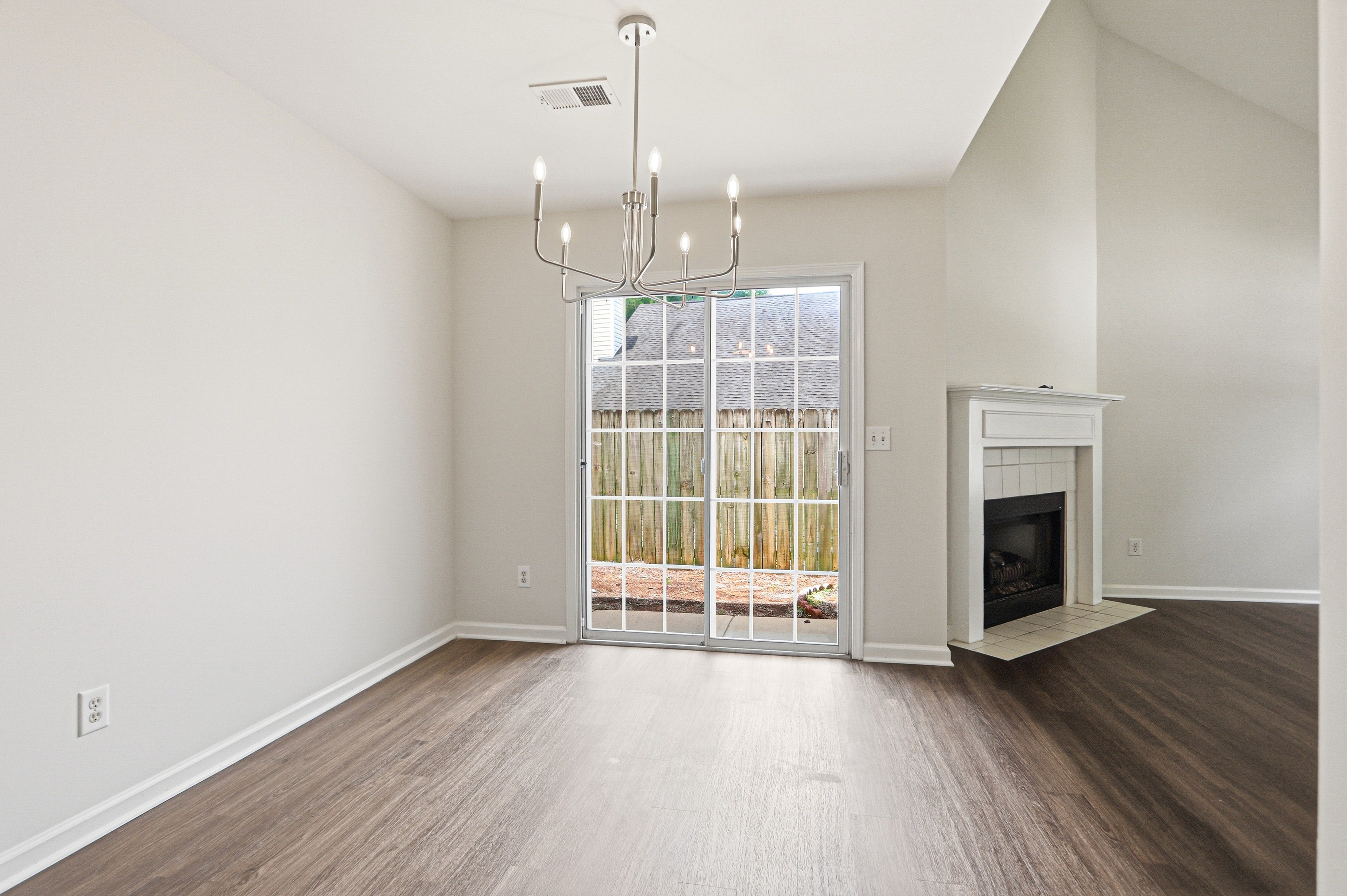 Photo 10 of 26 of 307 Parkview Pl, Woodstock, GA