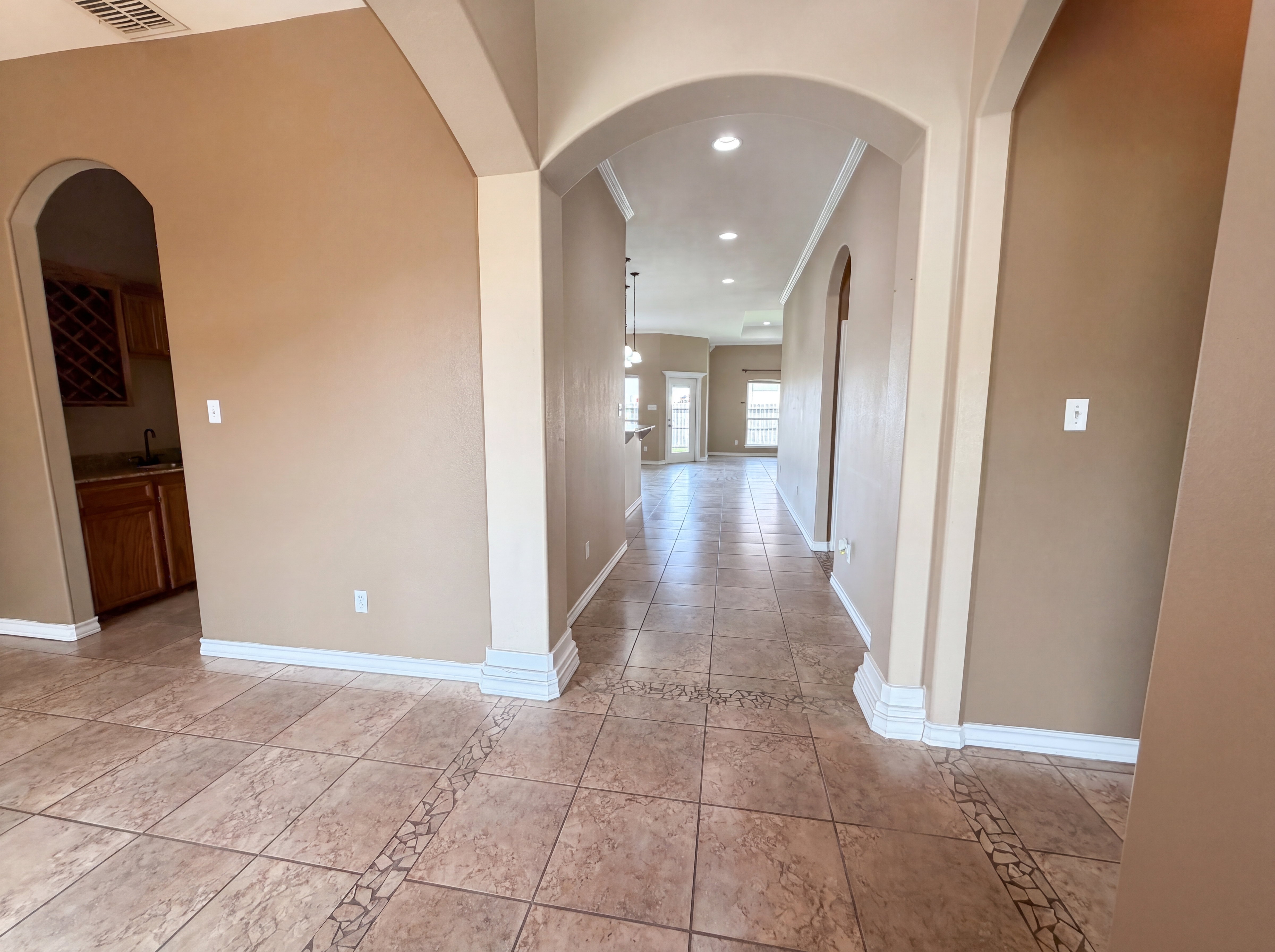 Photo 8 of 18 of 6906 King George Pl, Corpus Christi, TX