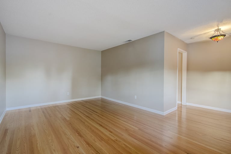 Photo 17 of 40 - 2600 Heidelberg Ct, Sacramento, CA 95826