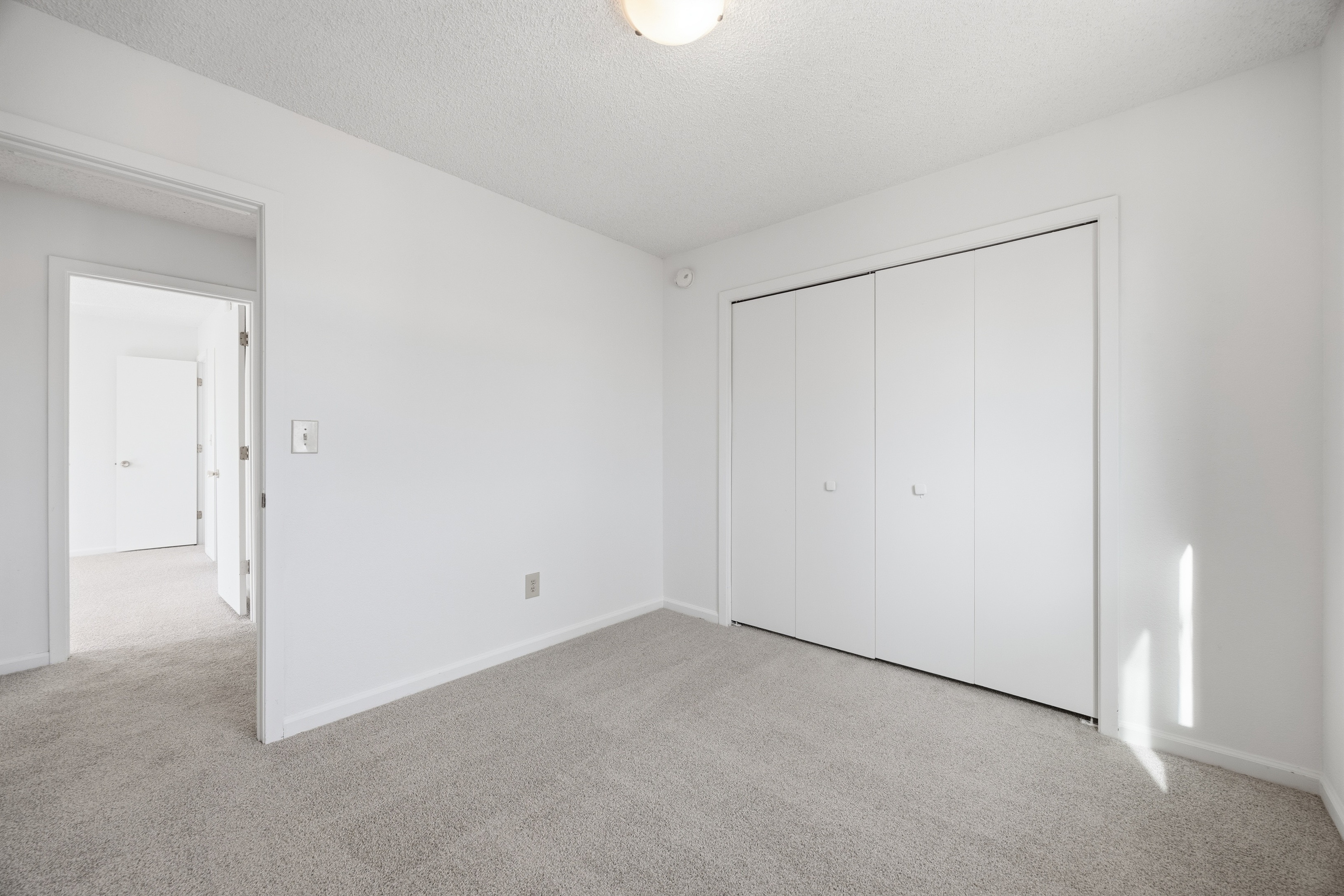Photo 20 of 51 of 912 Amsterdam Dr, Colorado Springs, CO