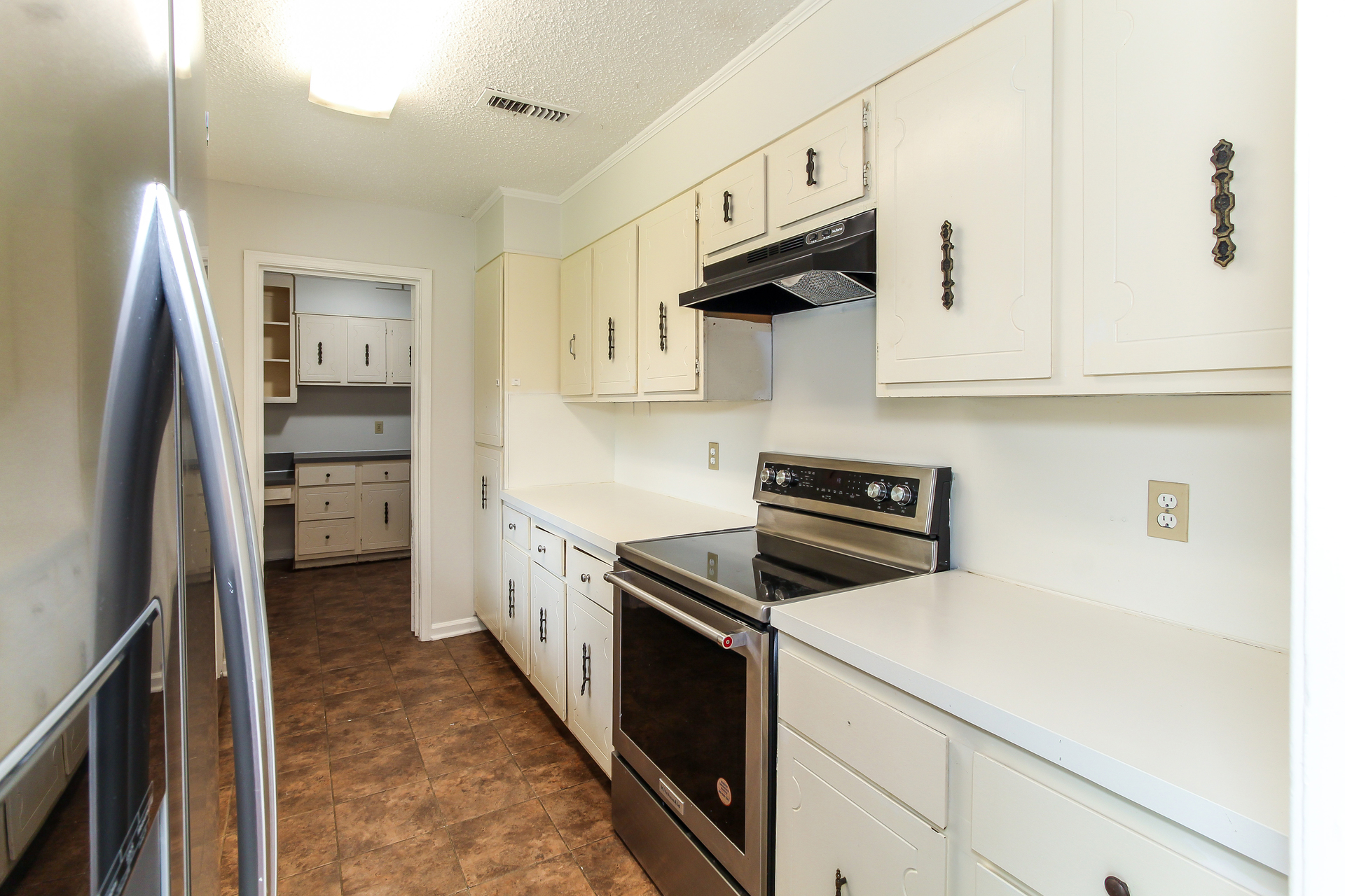 Photo 2 of 21 of 525 Lurene Cir, Montgomery, AL