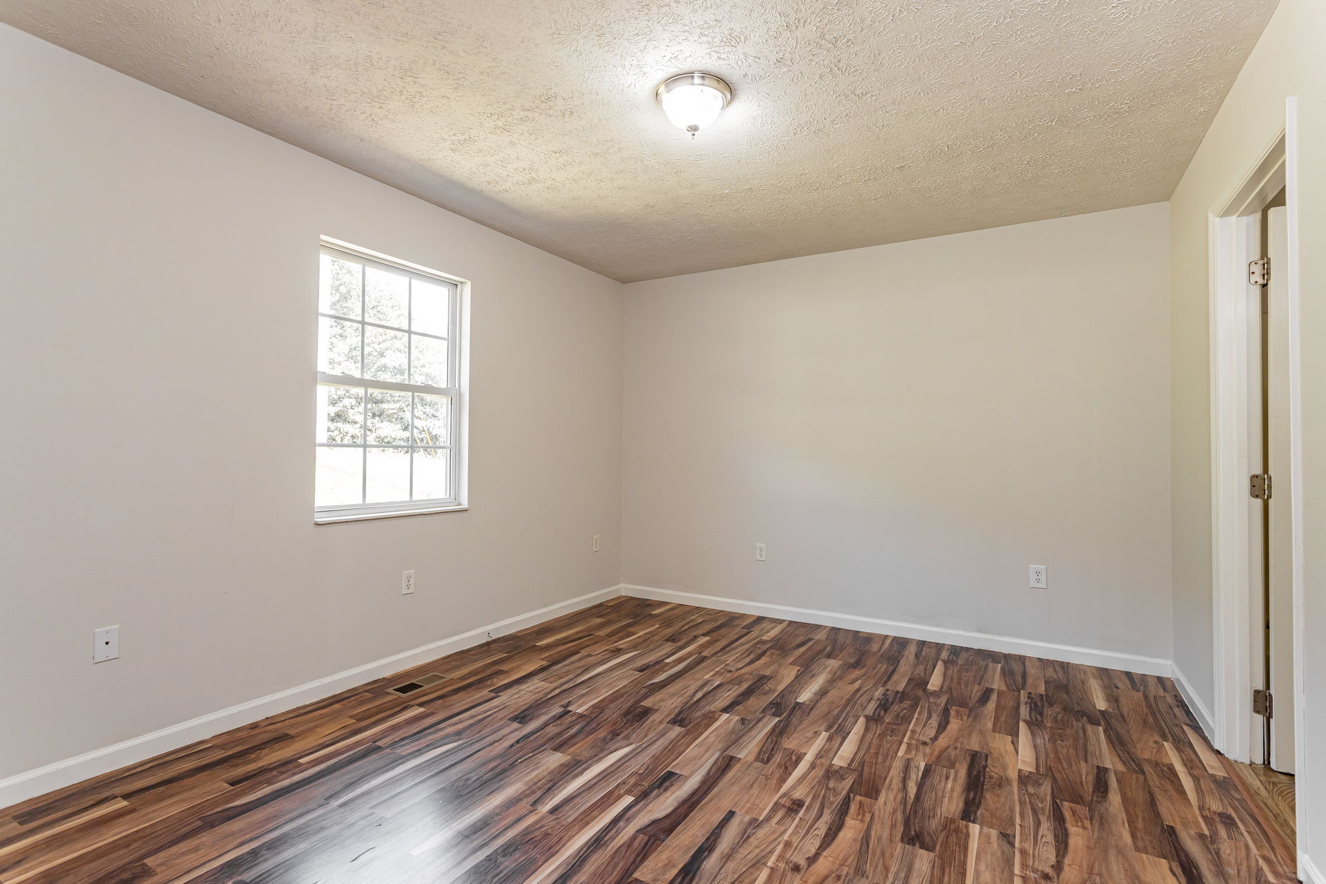 Photo 8 of 14 of 252 Queener Ln, Caryville, TN