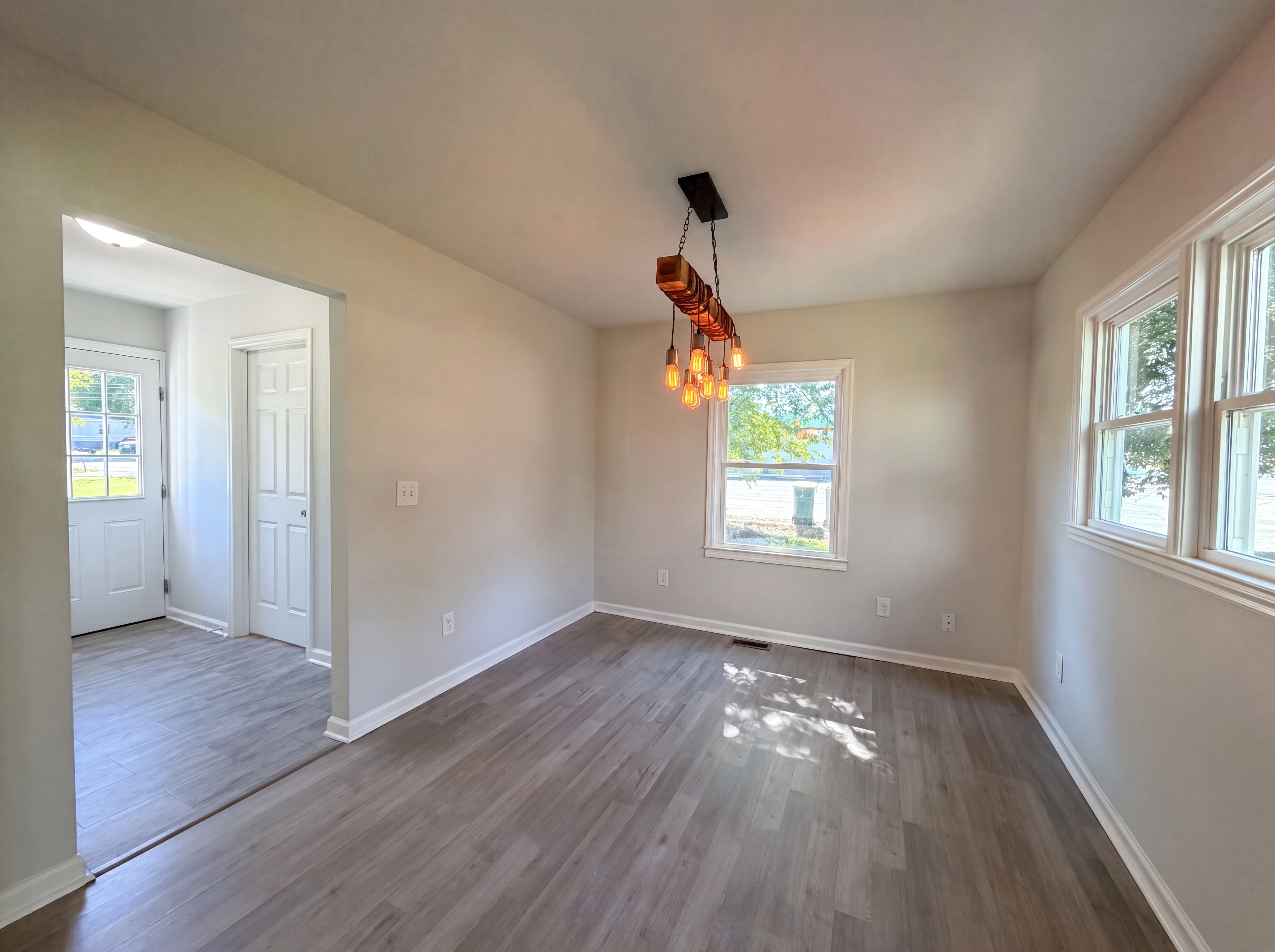 Photo 6 of 19 of 1036 E Commerce St, Lewisburg, TN