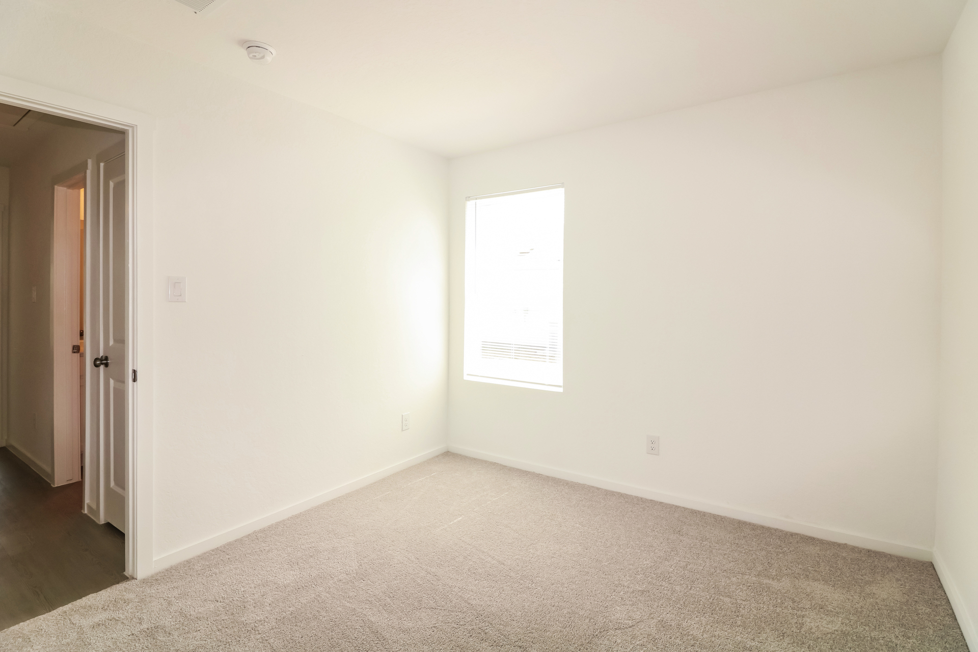 Photo 12 of 27 of 109 Meadowbrook Dr, Odem, TX