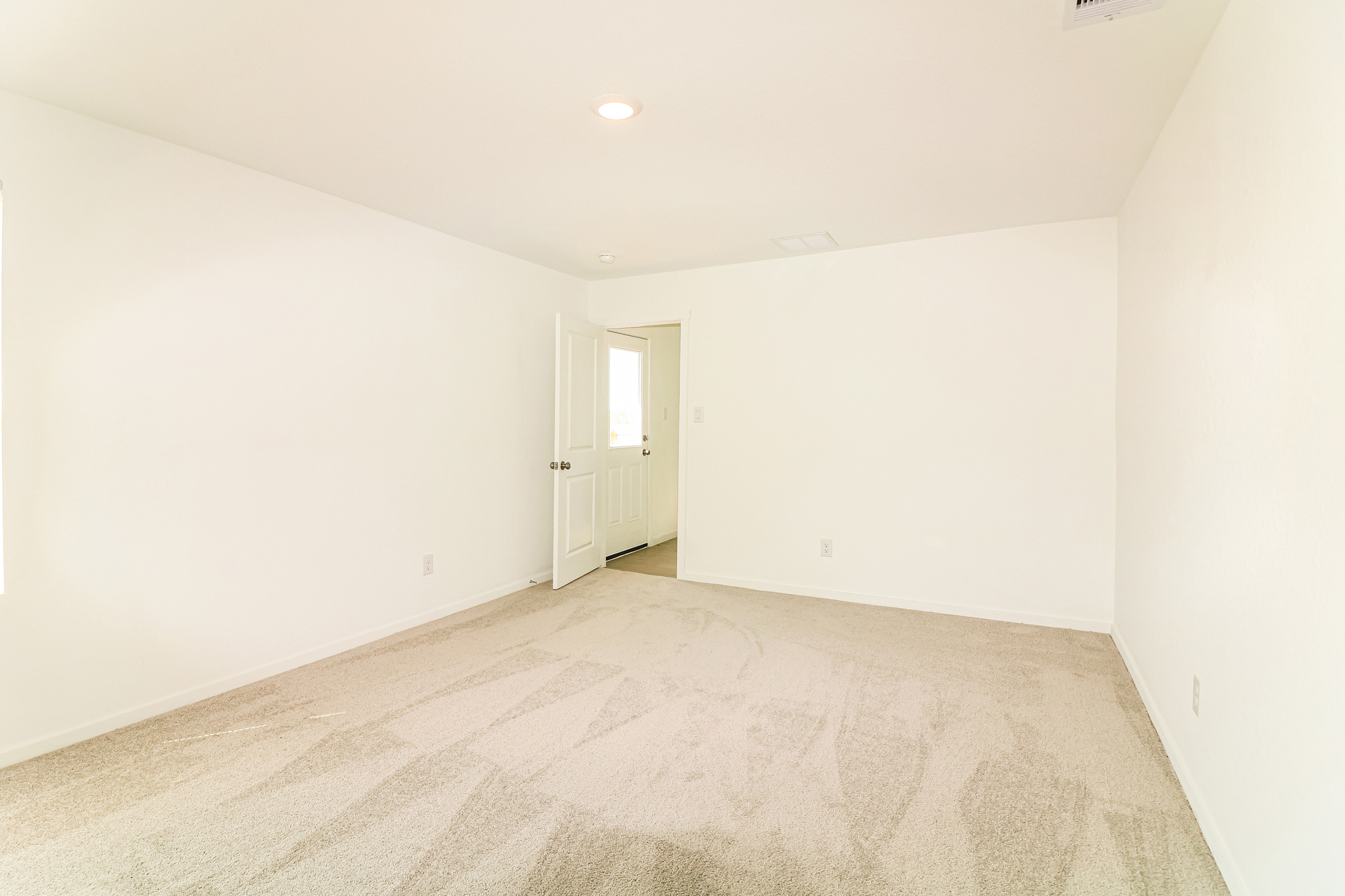 Photo 6 of 25 of 113 Meadowbrook Dr, Odem, TX