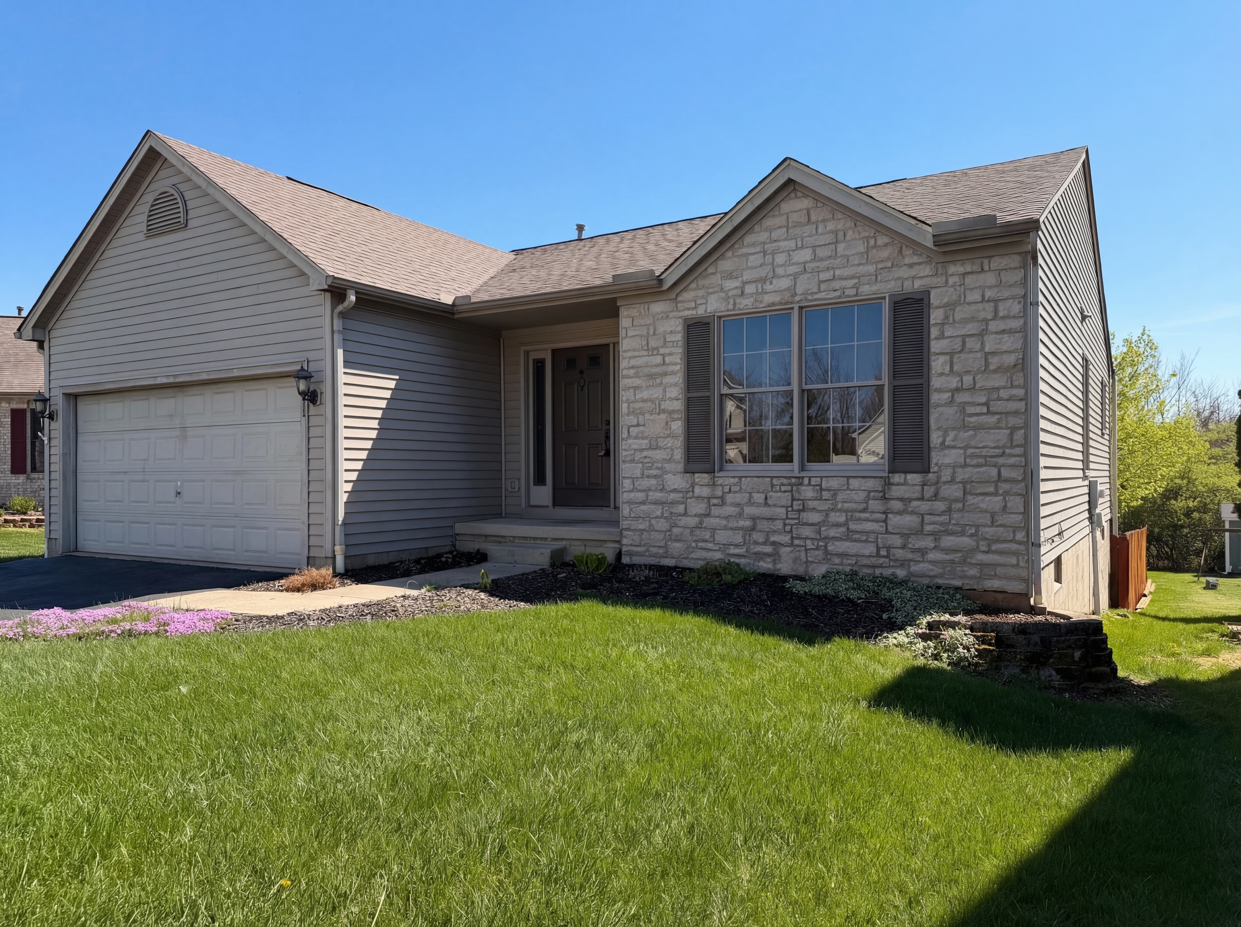 Photo 9 of 25 of 3373 Brook Spring Dr, Grove City, OH