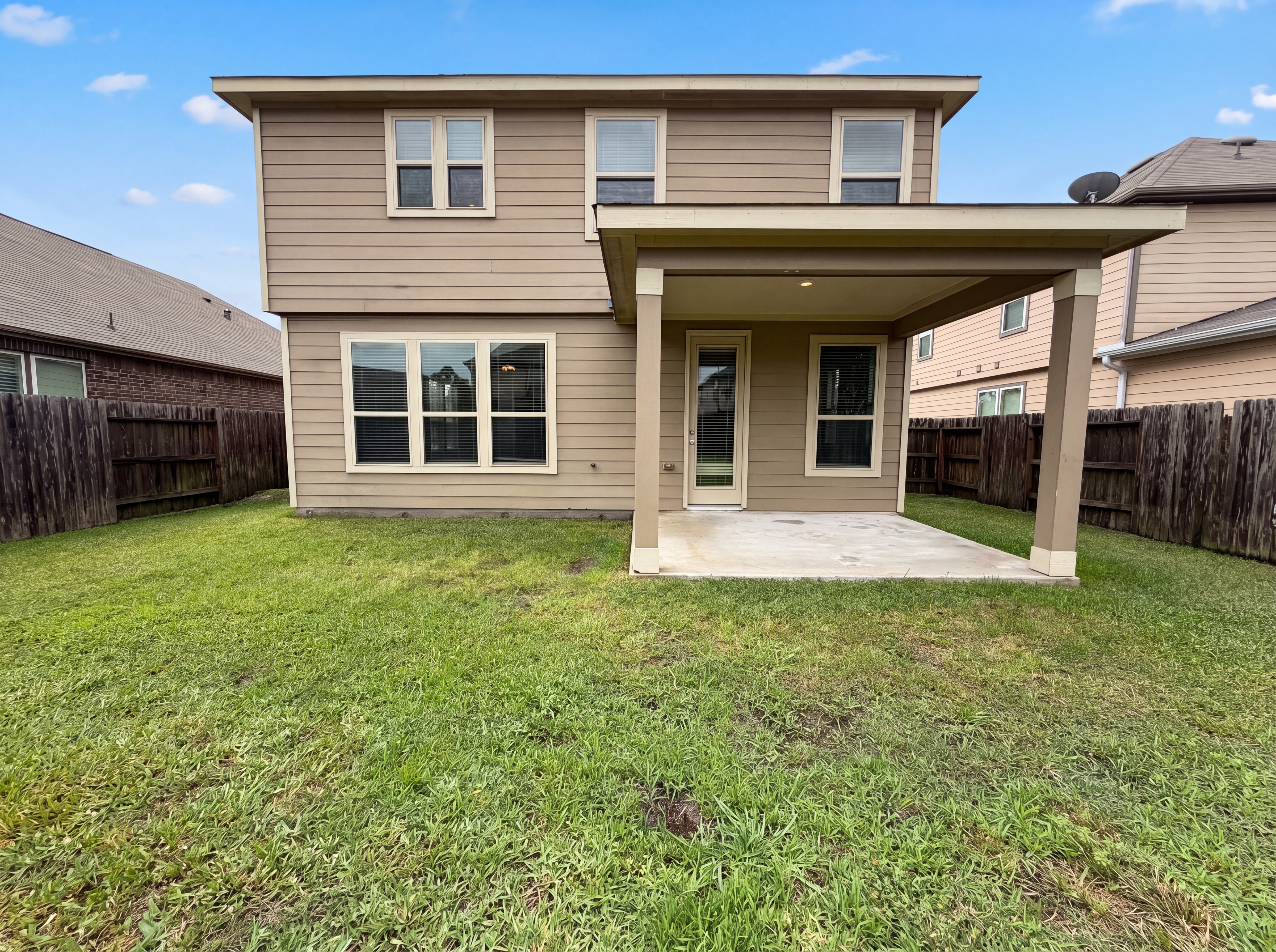 Photo 5 of 24 of 4022 Lake Cypress Cir, Houston, TX