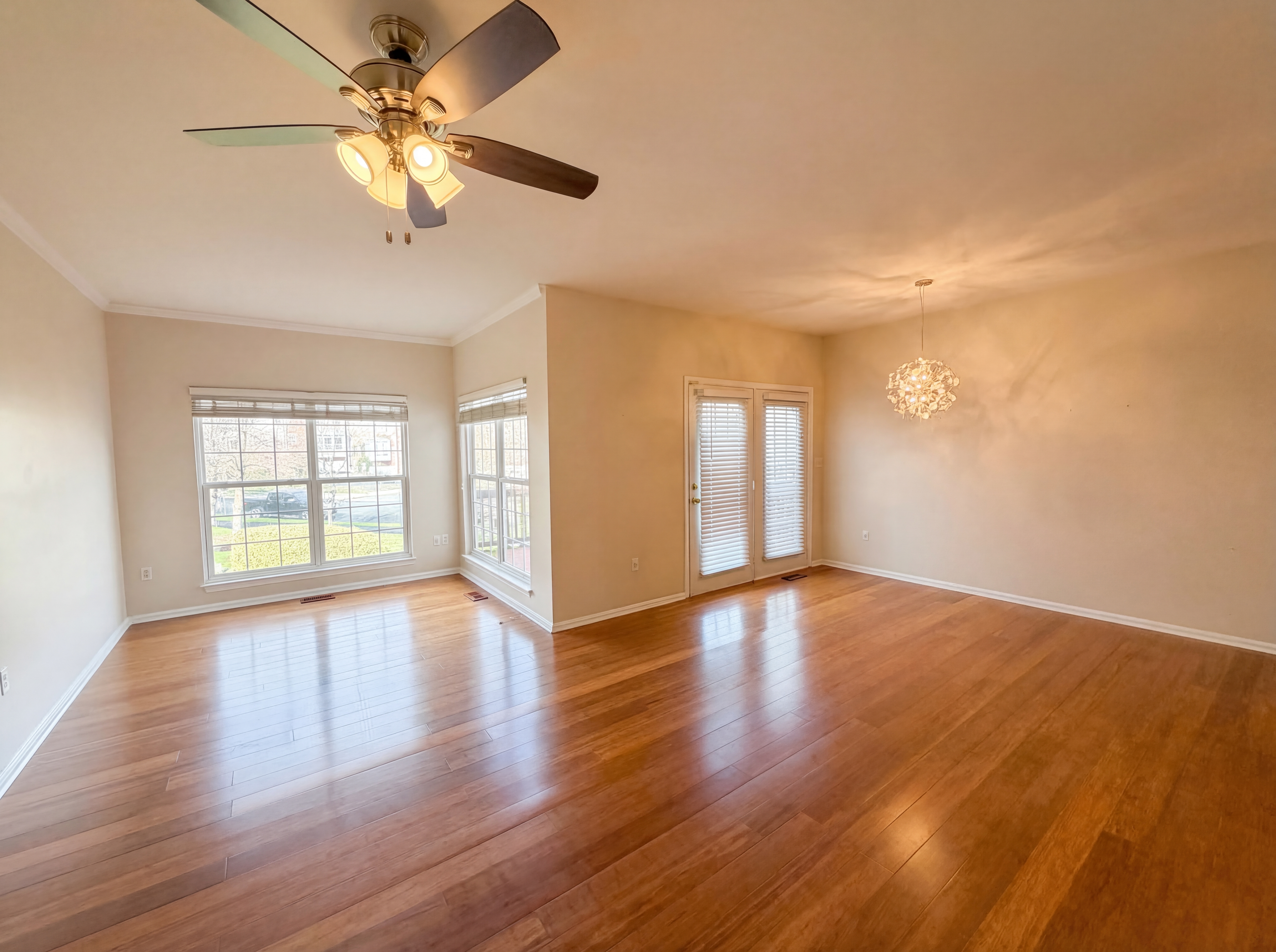 Photo 17 of 28 of 18560 Sierra Springs Sq, Leesburg, VA
