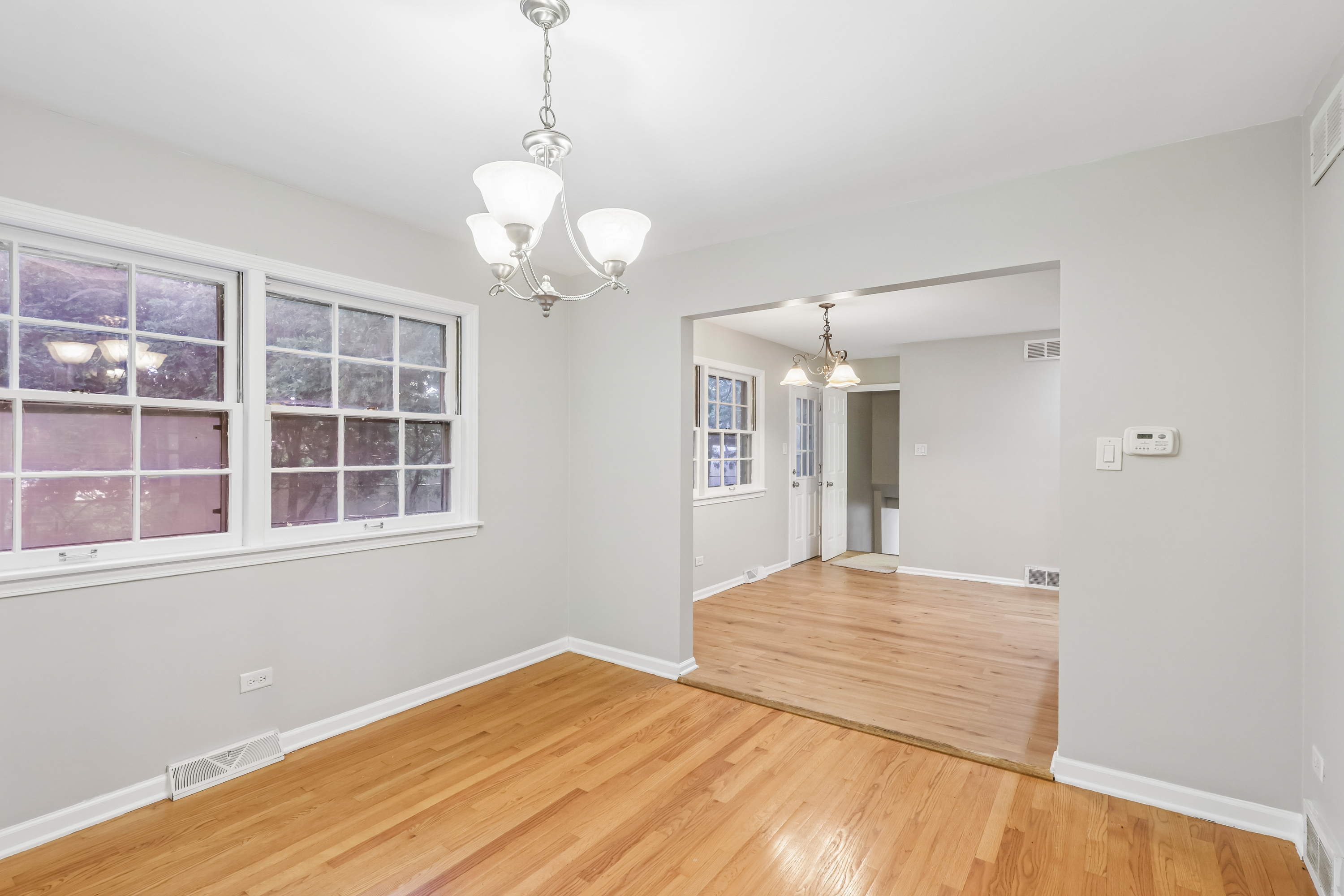 Photo 11 of 34 of 16919 School St, South Holland, IL