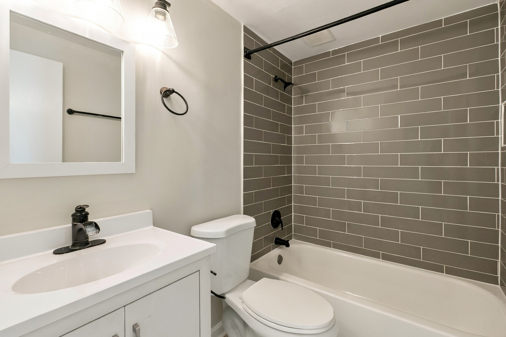 Photo 17 of 20 of 13449 Nascoby Ln, Woodbridge, VA