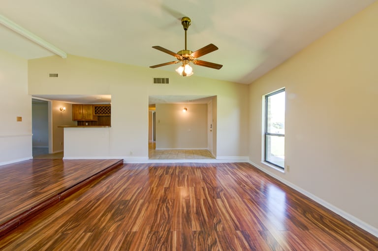 Photo 3 of 28 - 2105 Lewis Trl, Grand Prairie, TX 75052