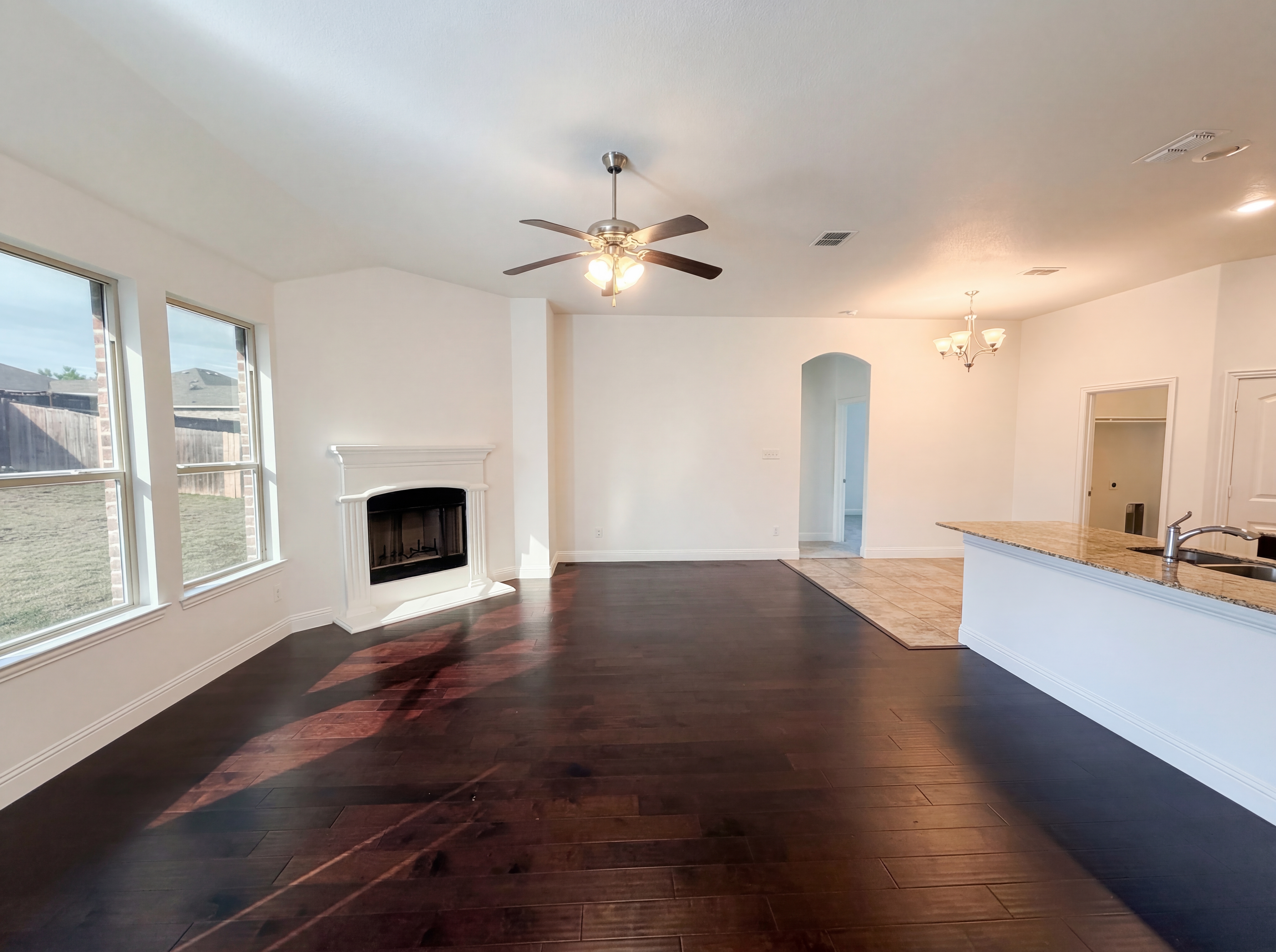 Photo 8 of 18 of 3717 Dutch Iris Ln, Forest Hill, TX