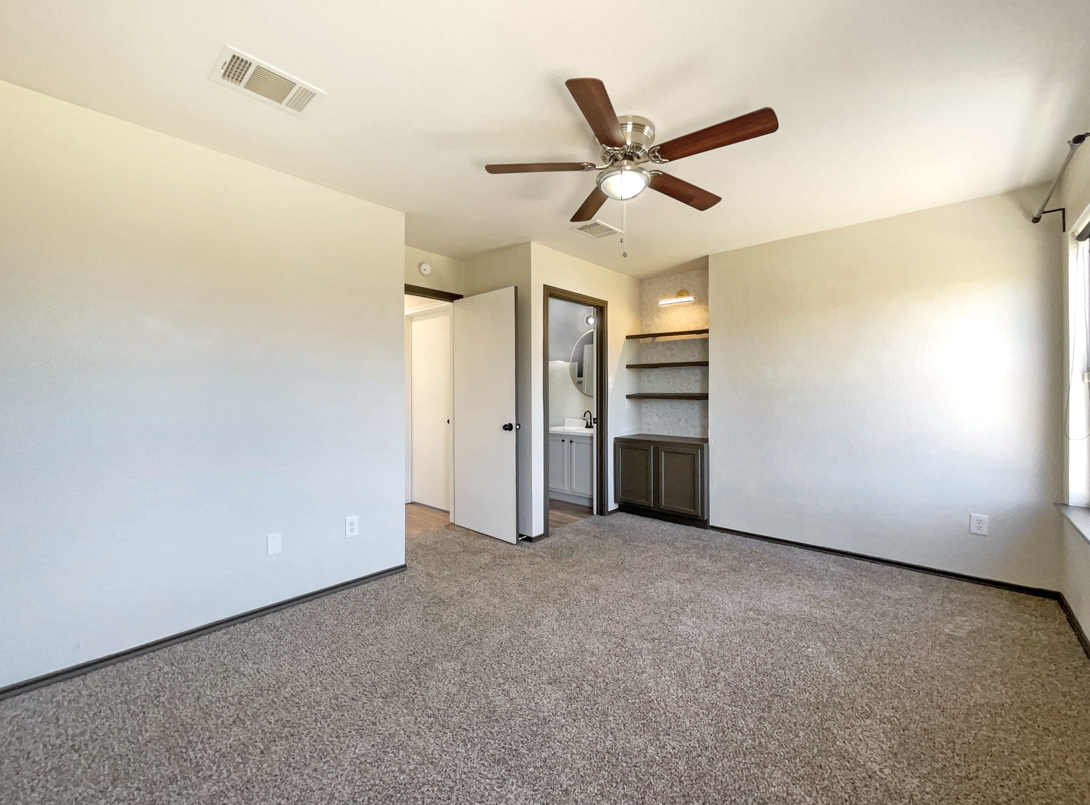 Photo 4 of 24 of 12712 Saint Mary Dr, Manor, TX
