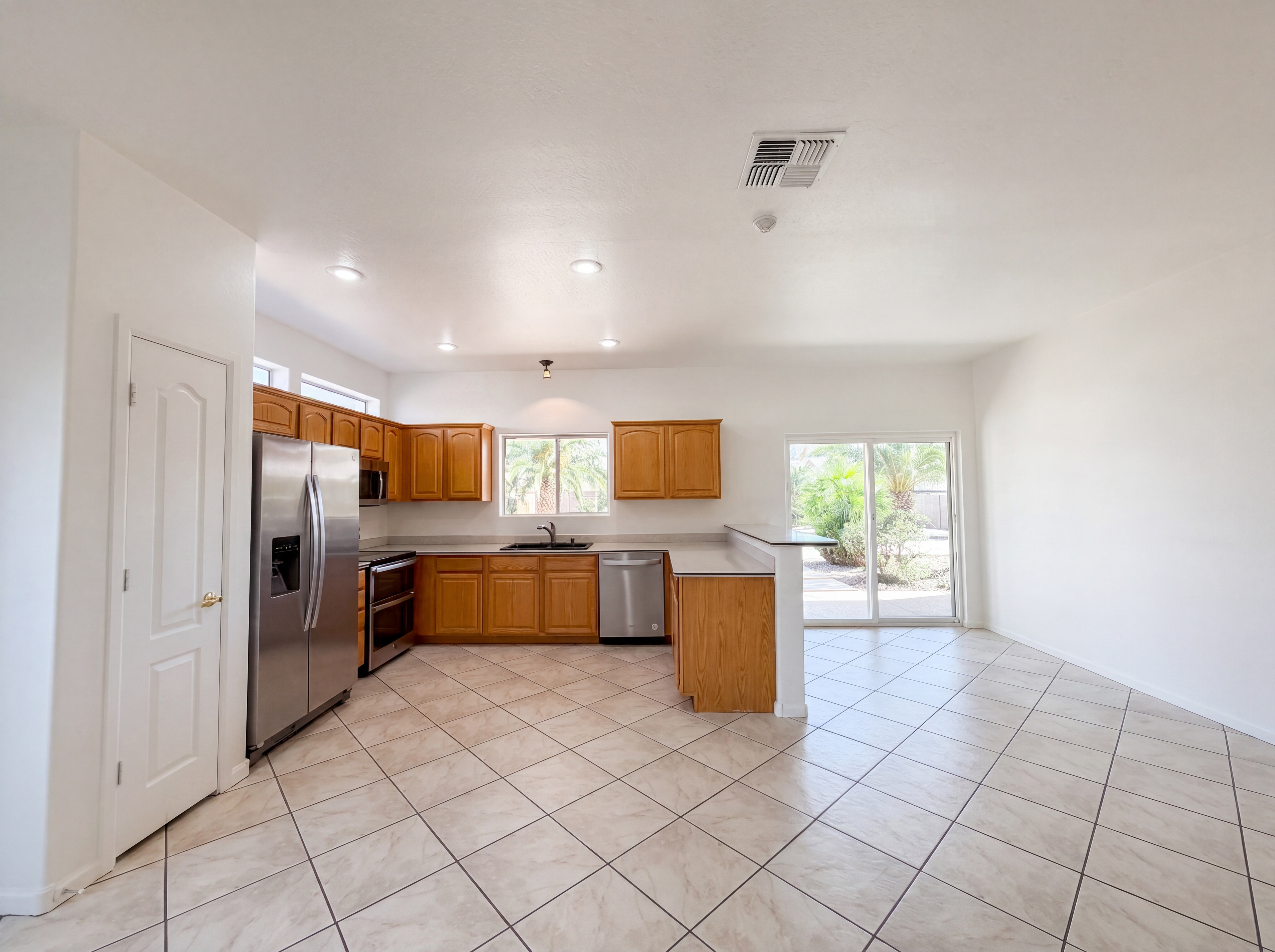 Photo 2 of 26 of 1519 E Desert Ln, Phoenix, AZ