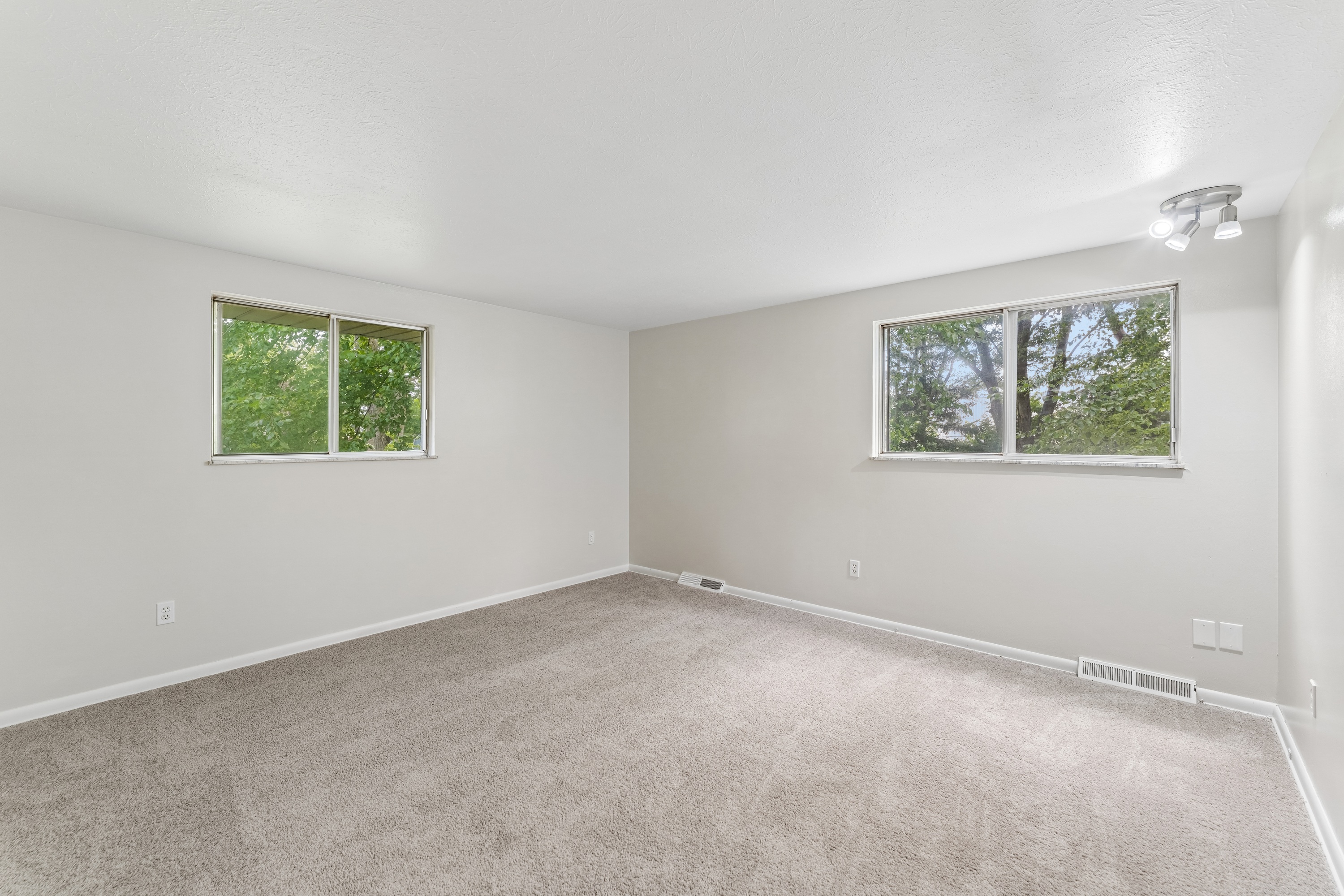 Photo 4 of 52 of 644 Wellfleet Dr, Bay Village, OH