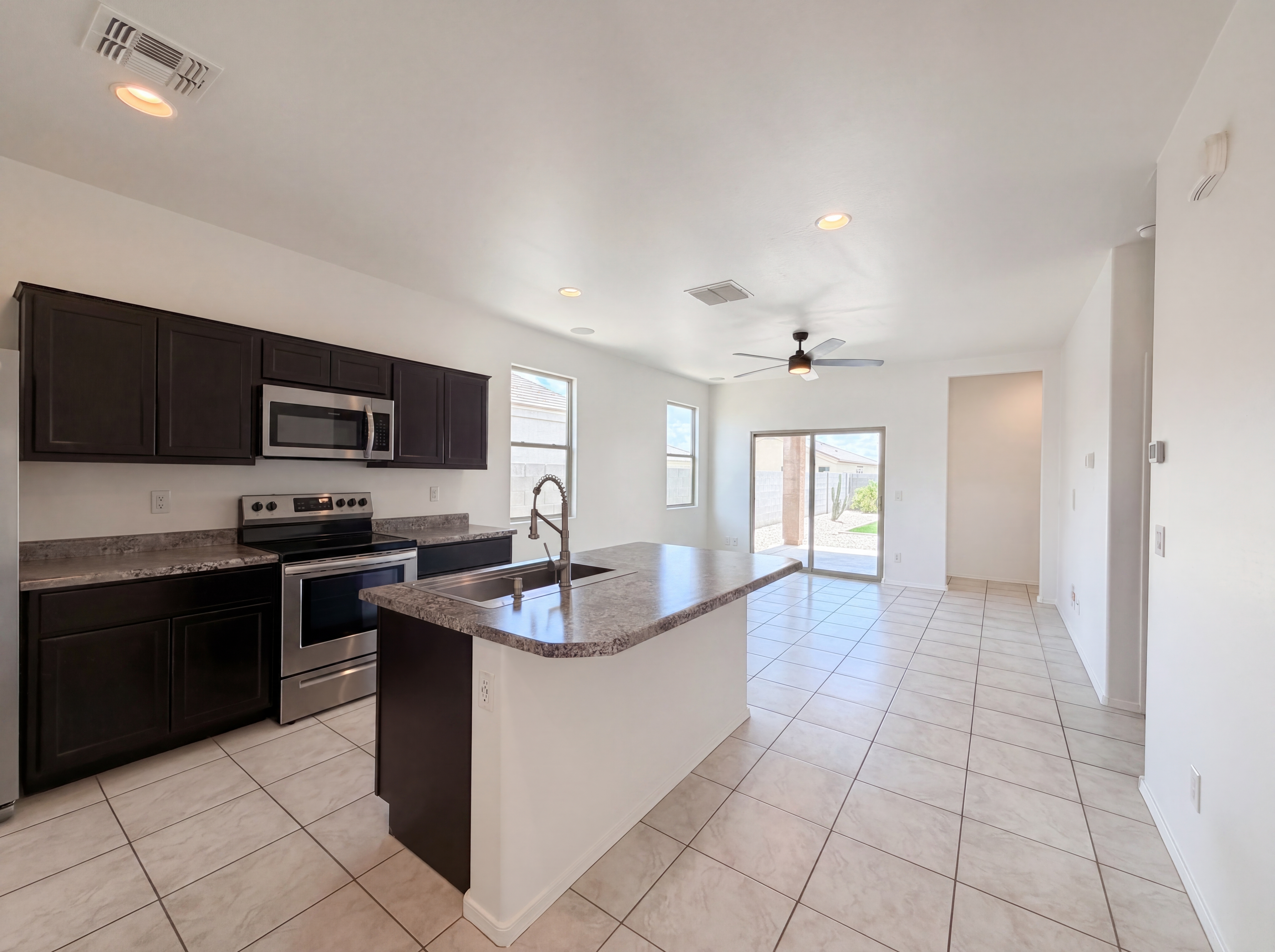 Photo 2 of 21 of 11639 E Cliffrose Ln, Florence, AZ