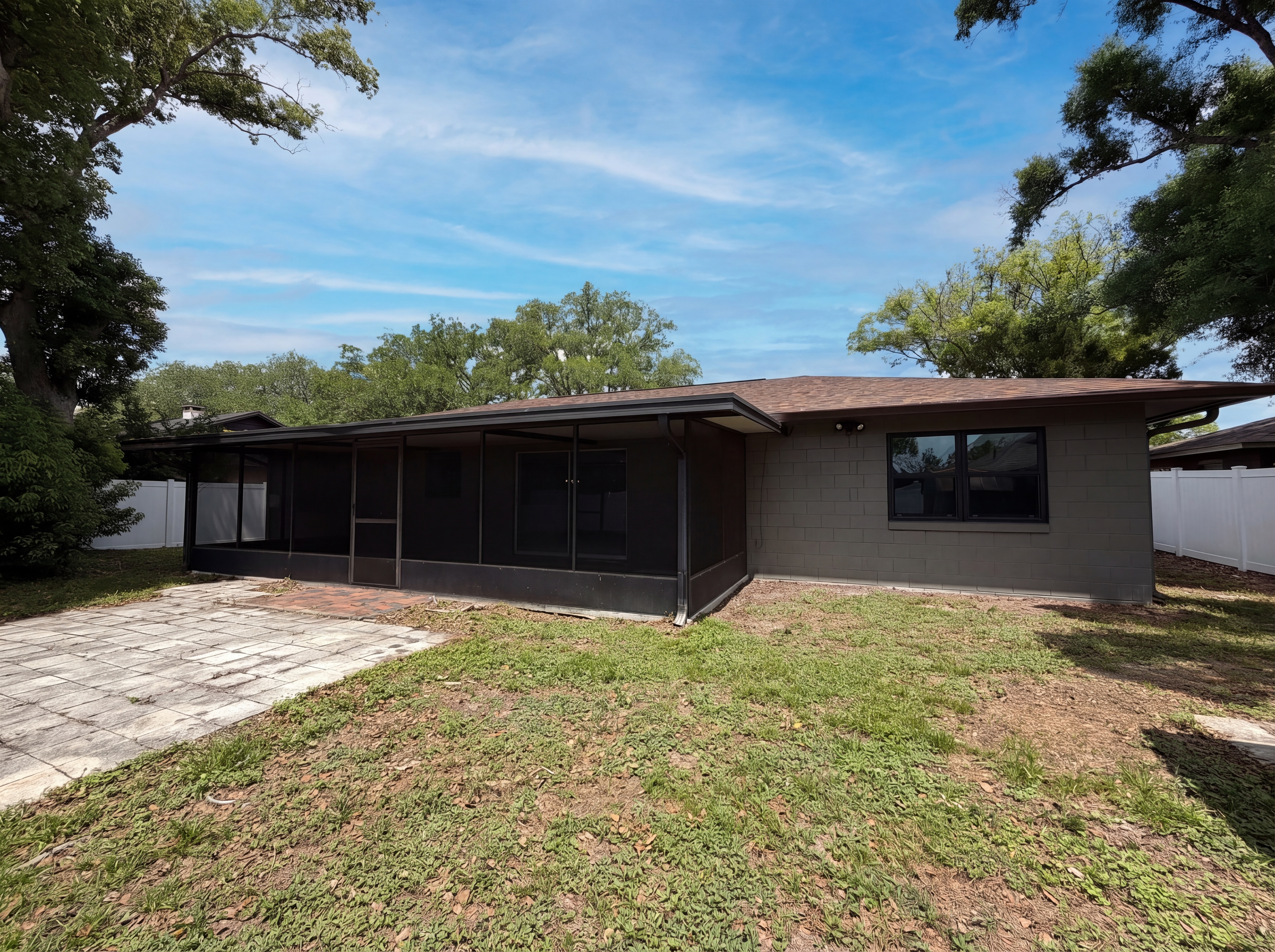 Photo 18 of 23 of 17621 Meadowbridge Dr, Lutz, FL