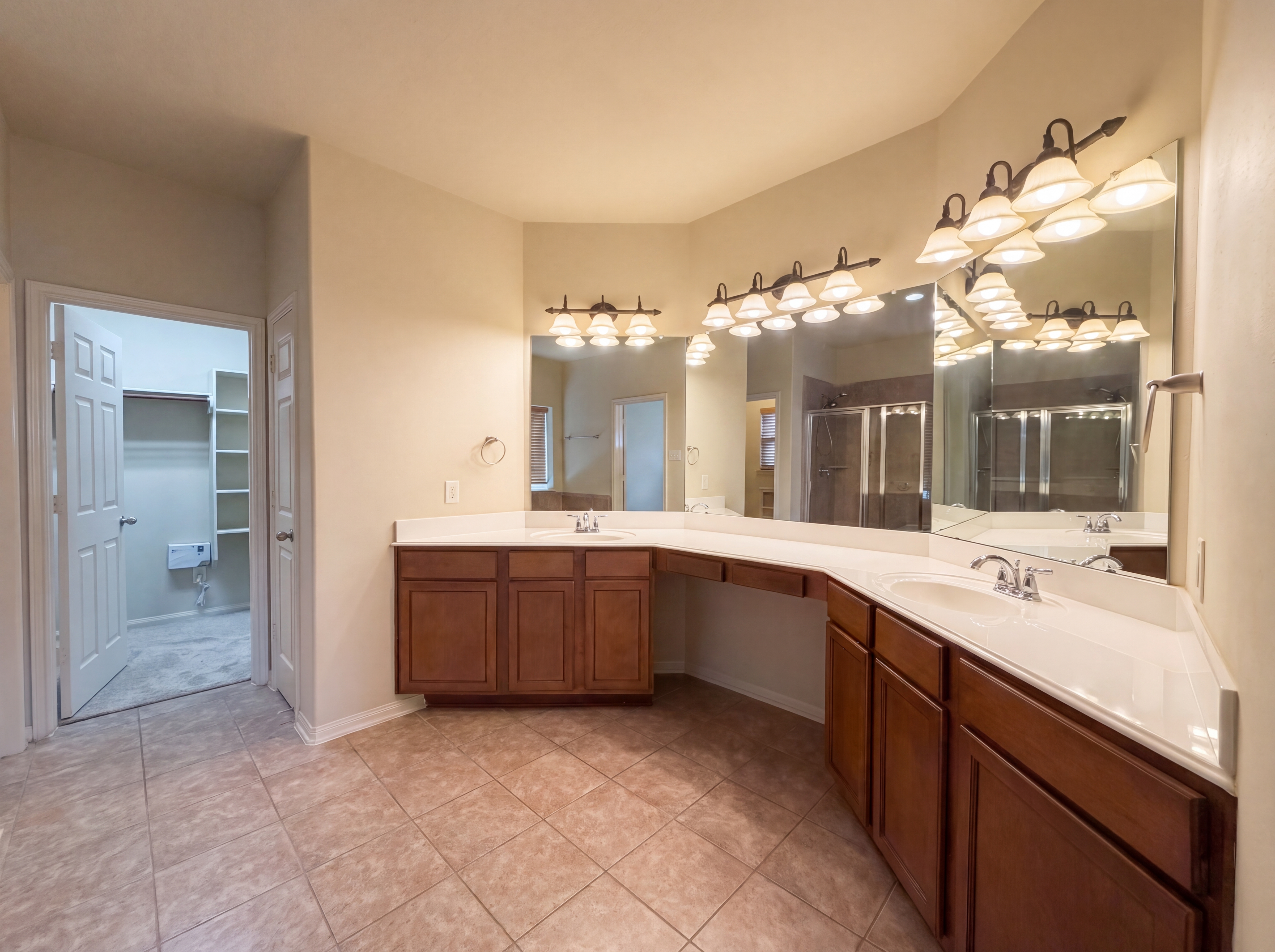 Photo 19 of 25 of 4710 Autumn Pine Ln, Houston, TX
