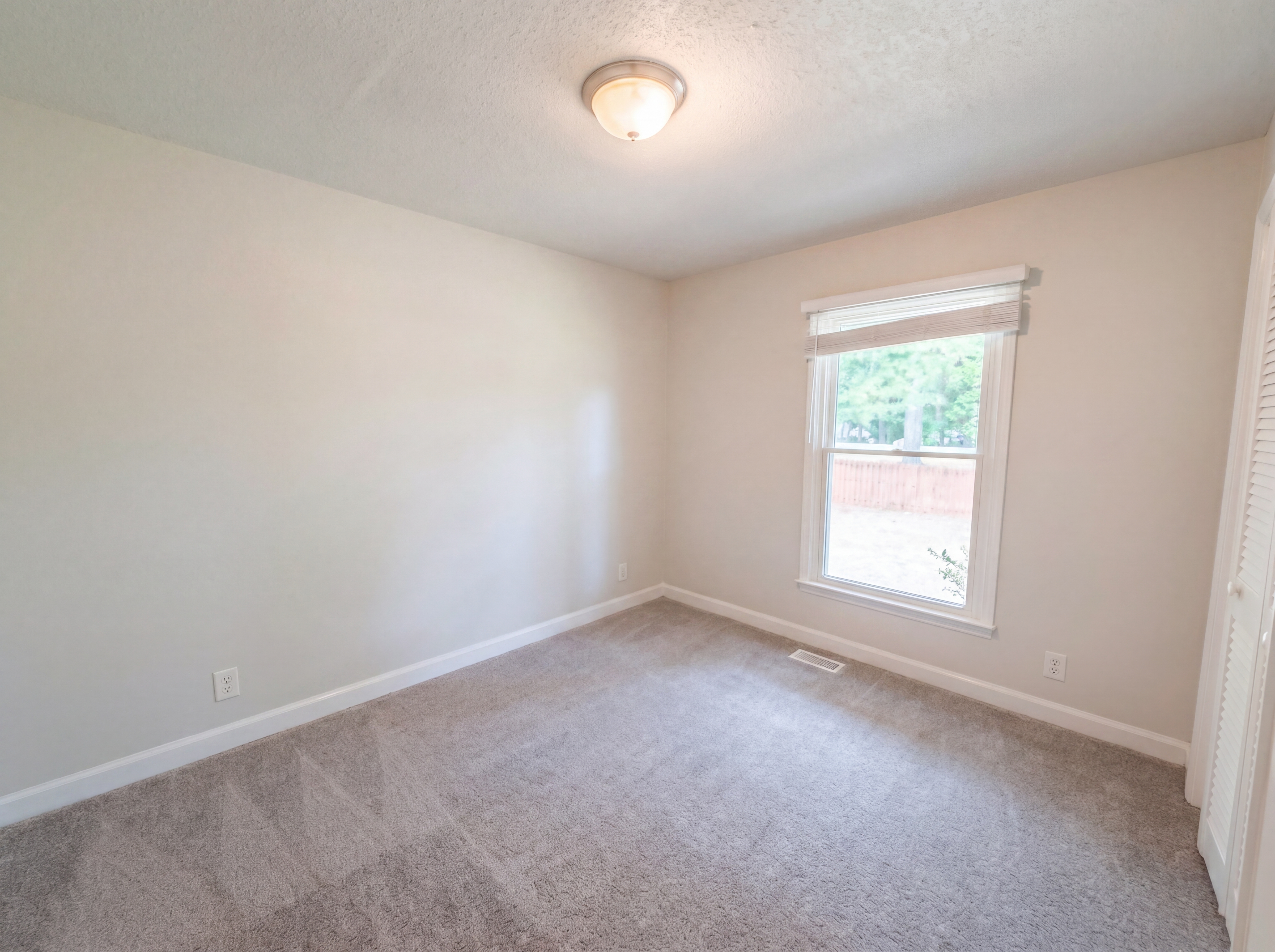 Photo 10 of 16 of 3404 Redwood Rd, Durham, NC