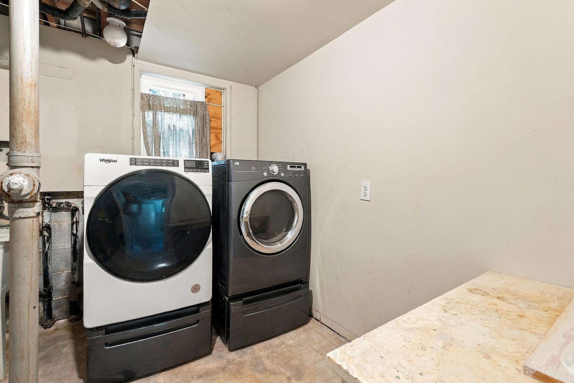 Photo 18 of 20 of 8706 Braeburn Dr, Annandale, VA