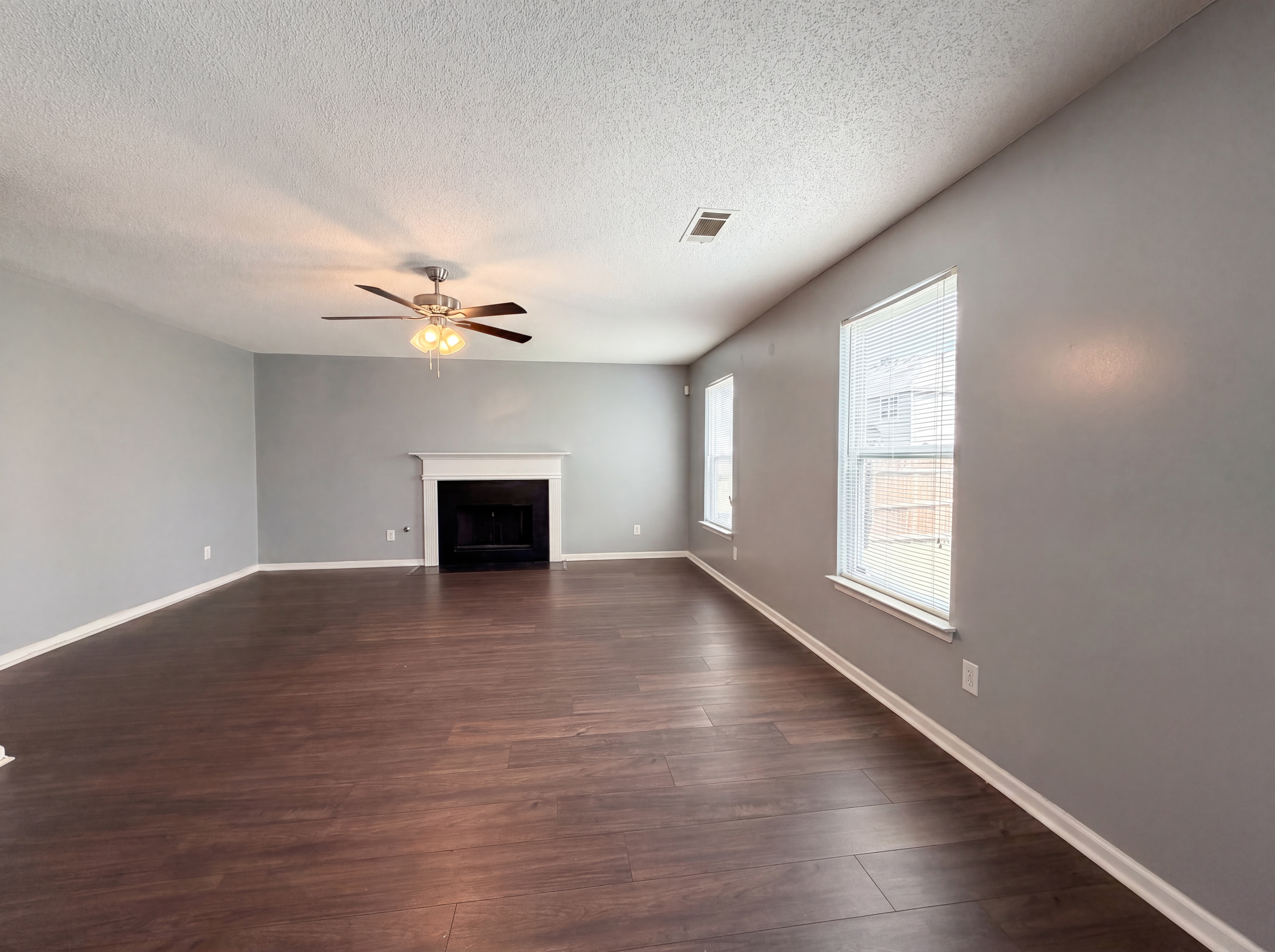 Photo 3 of 21 of 4178 Winston Cir, Atlanta, GA