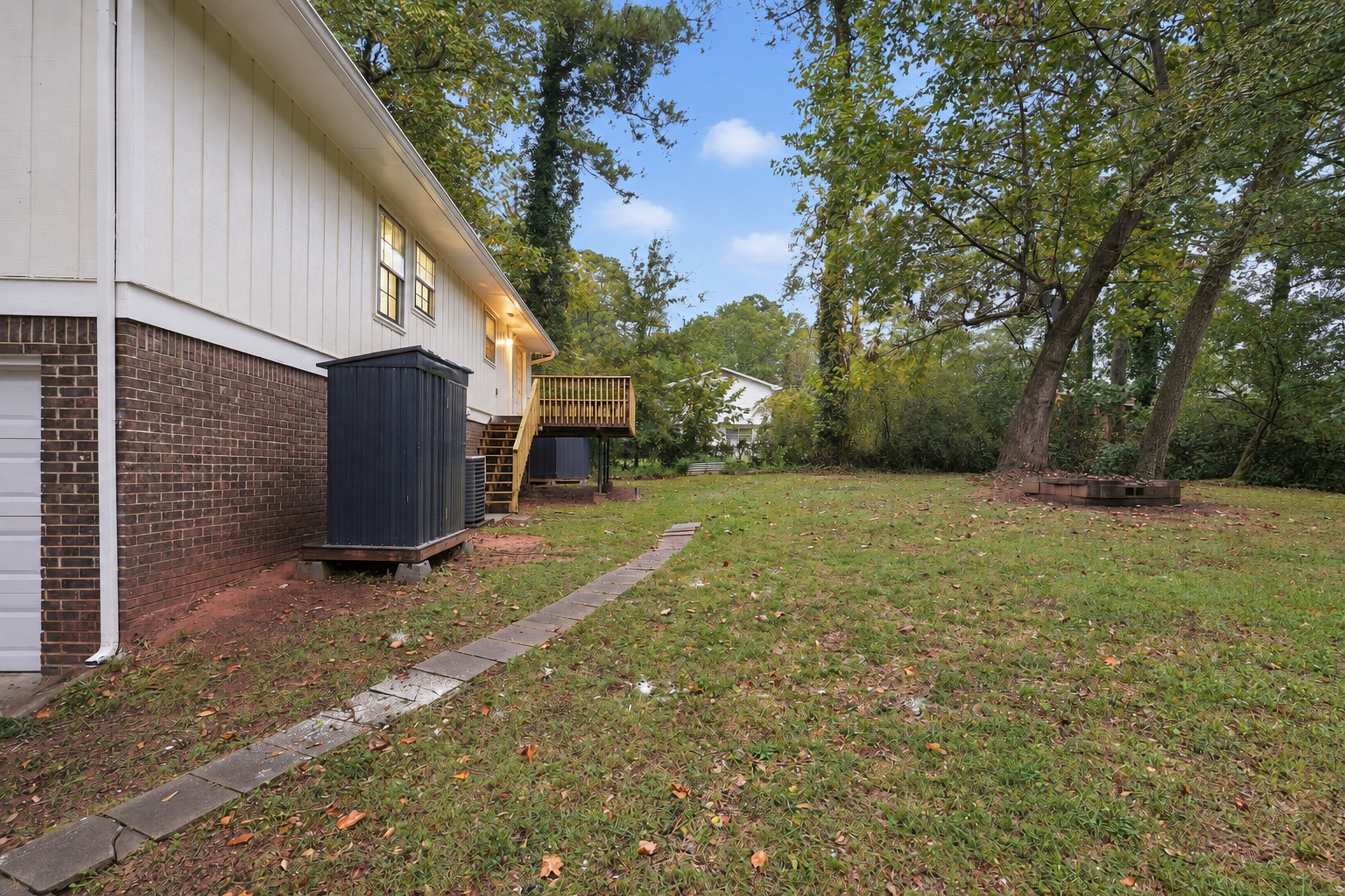Photo 24 of 27 of 4222 King James Ct, Snellville, GA