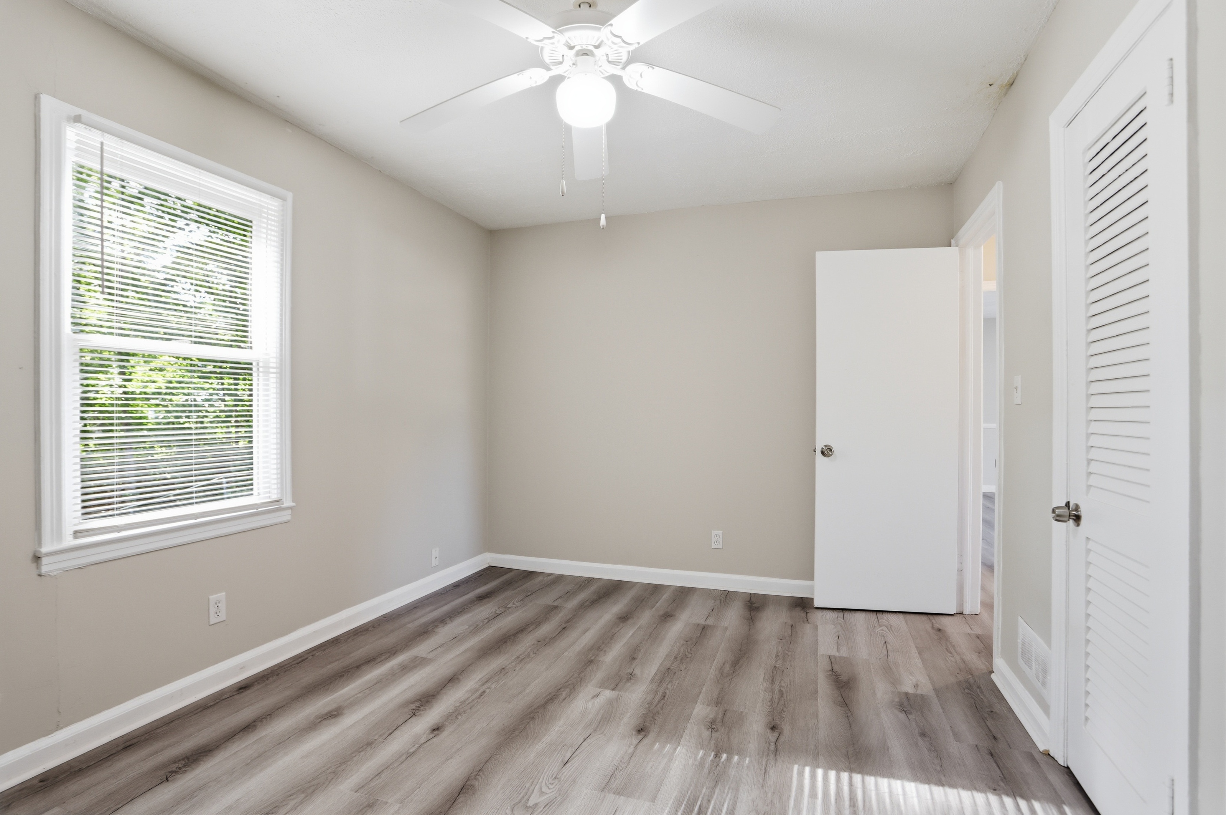 Photo 4 of 22 of 4570 Old Cowan Rd, Acworth, GA