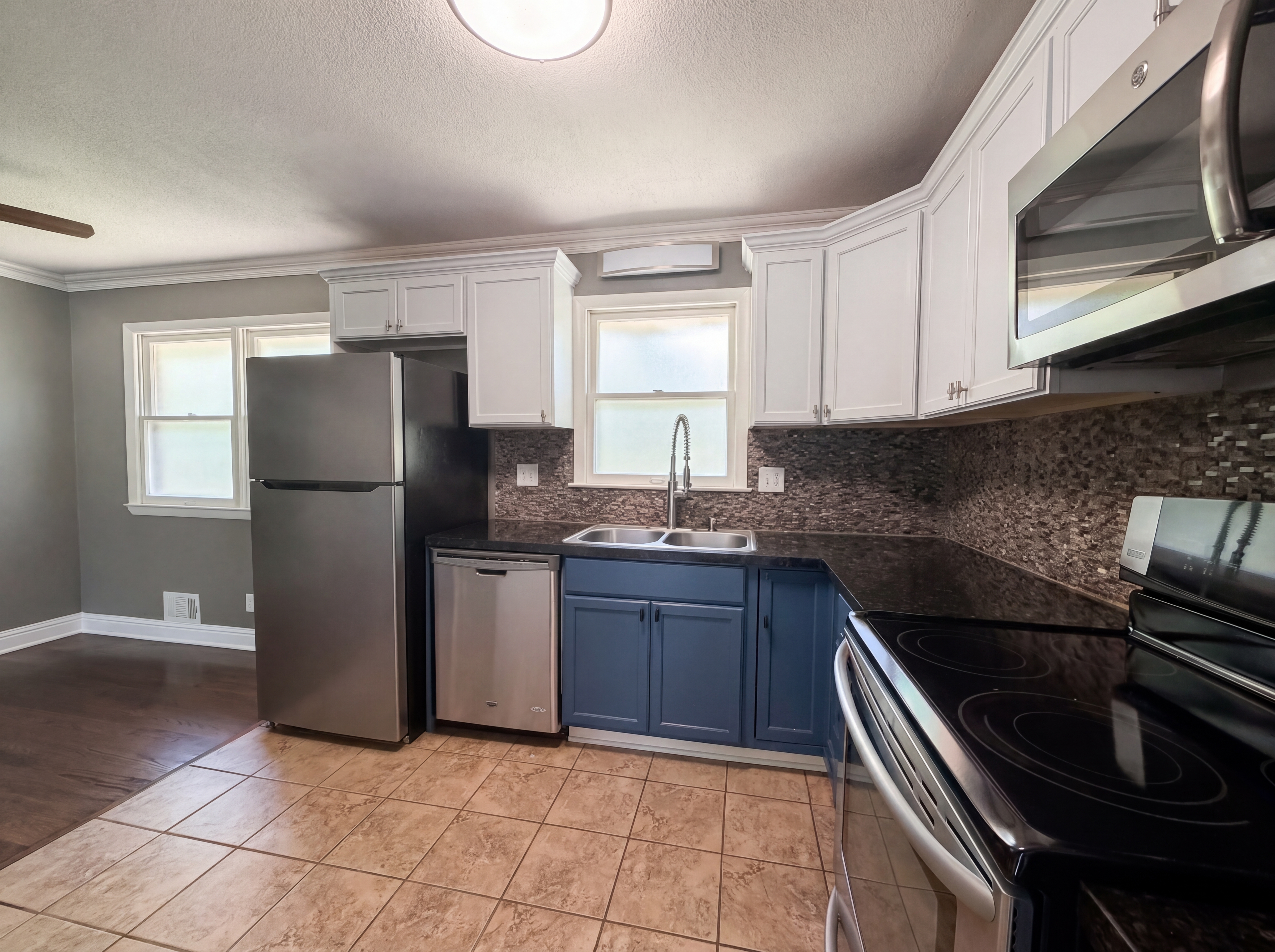 Photo 2 of 18 of 9716 Hardesty Ave, Kansas City, MO