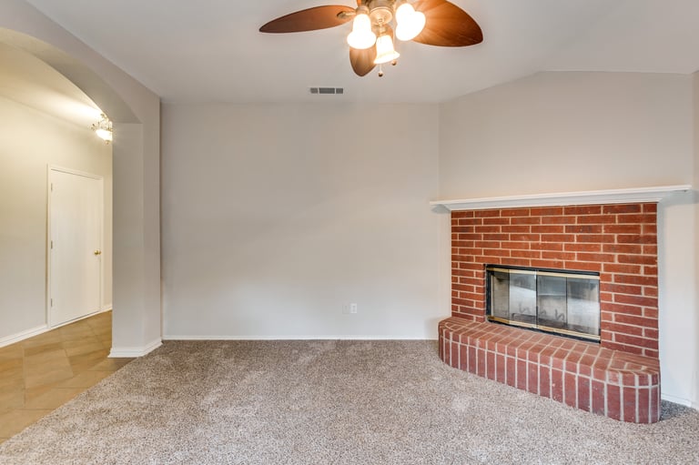 Photo 14 of 27 - 564 Dylan Ct, Azle, TX 76020