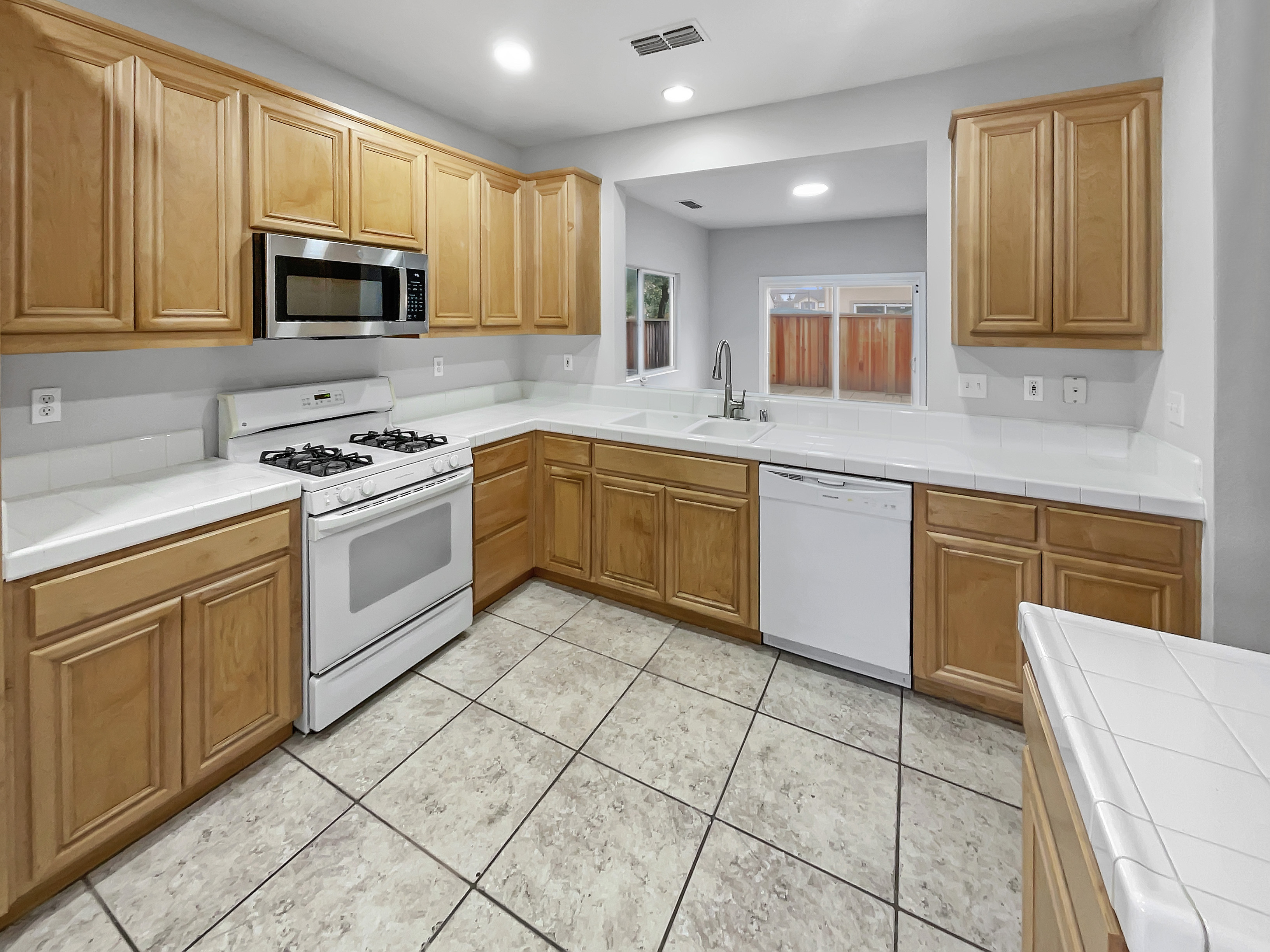 Photo 2 of 23 of 4455 Meadow Valley Cir, Fairfield, CA