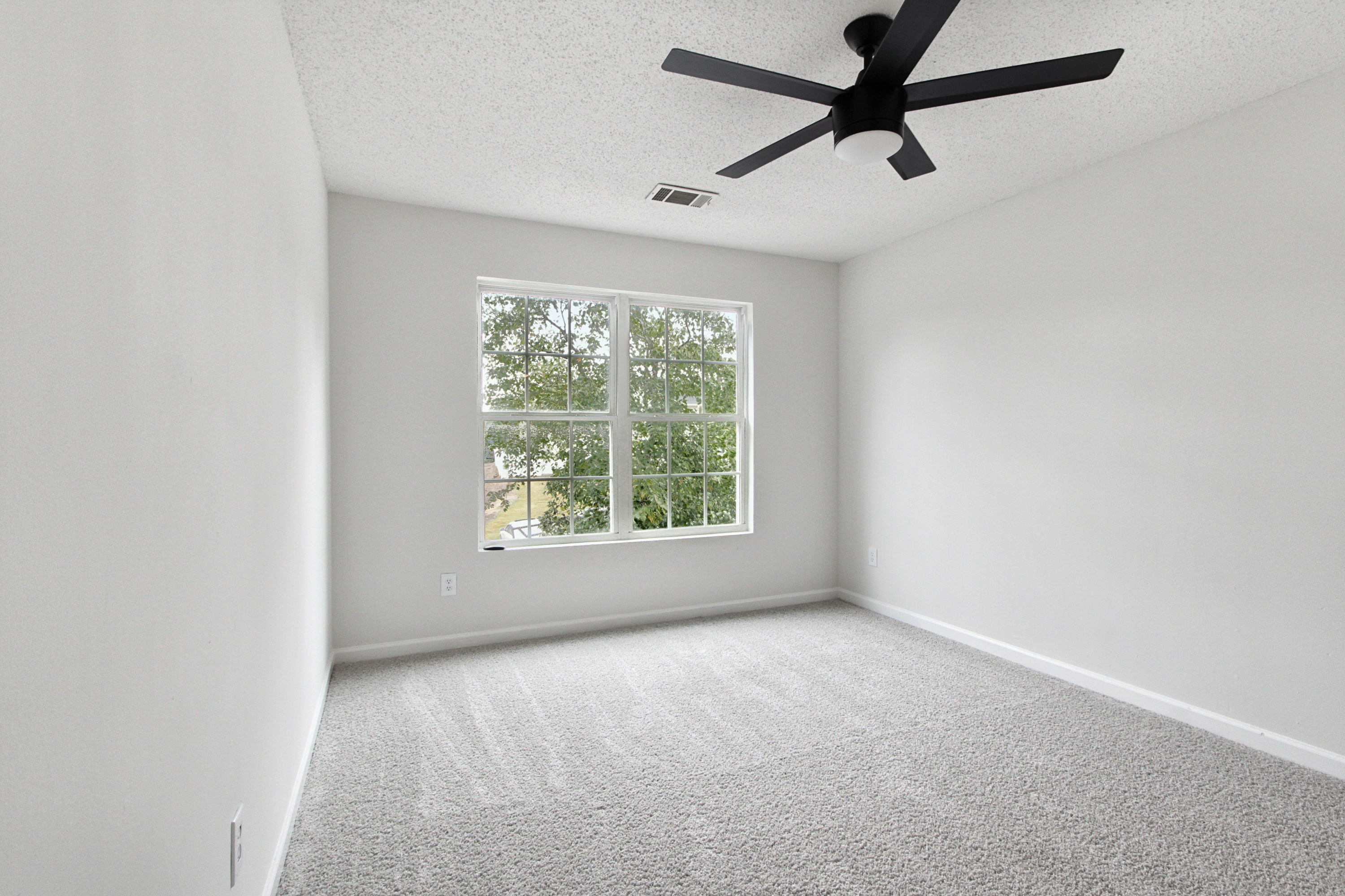 Photo 4 of 31 of 1508 Box Cir, Winder, GA